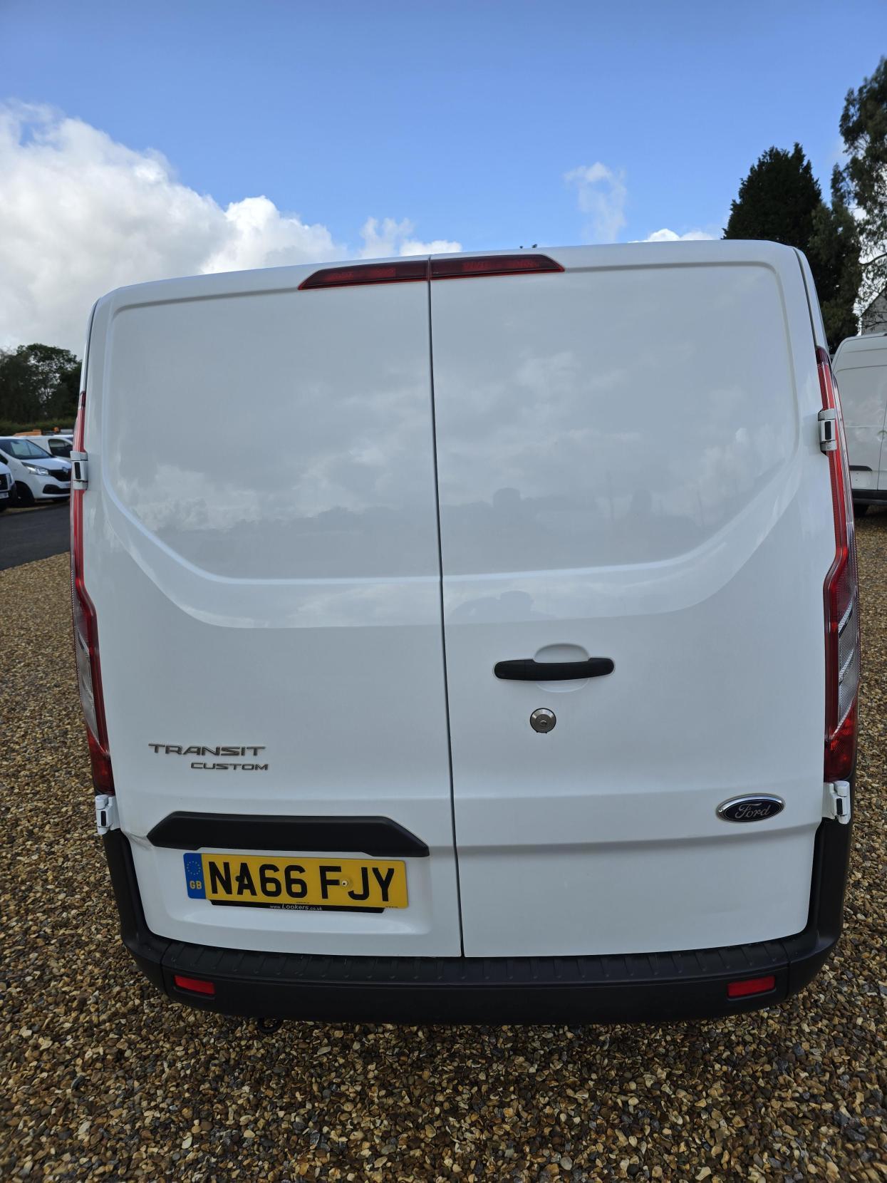 Ford Transit Custom 2.2 TDCi 290 Panel Van 5dr Diesel Manual L1 H1 (186 g/km, 98 bhp)