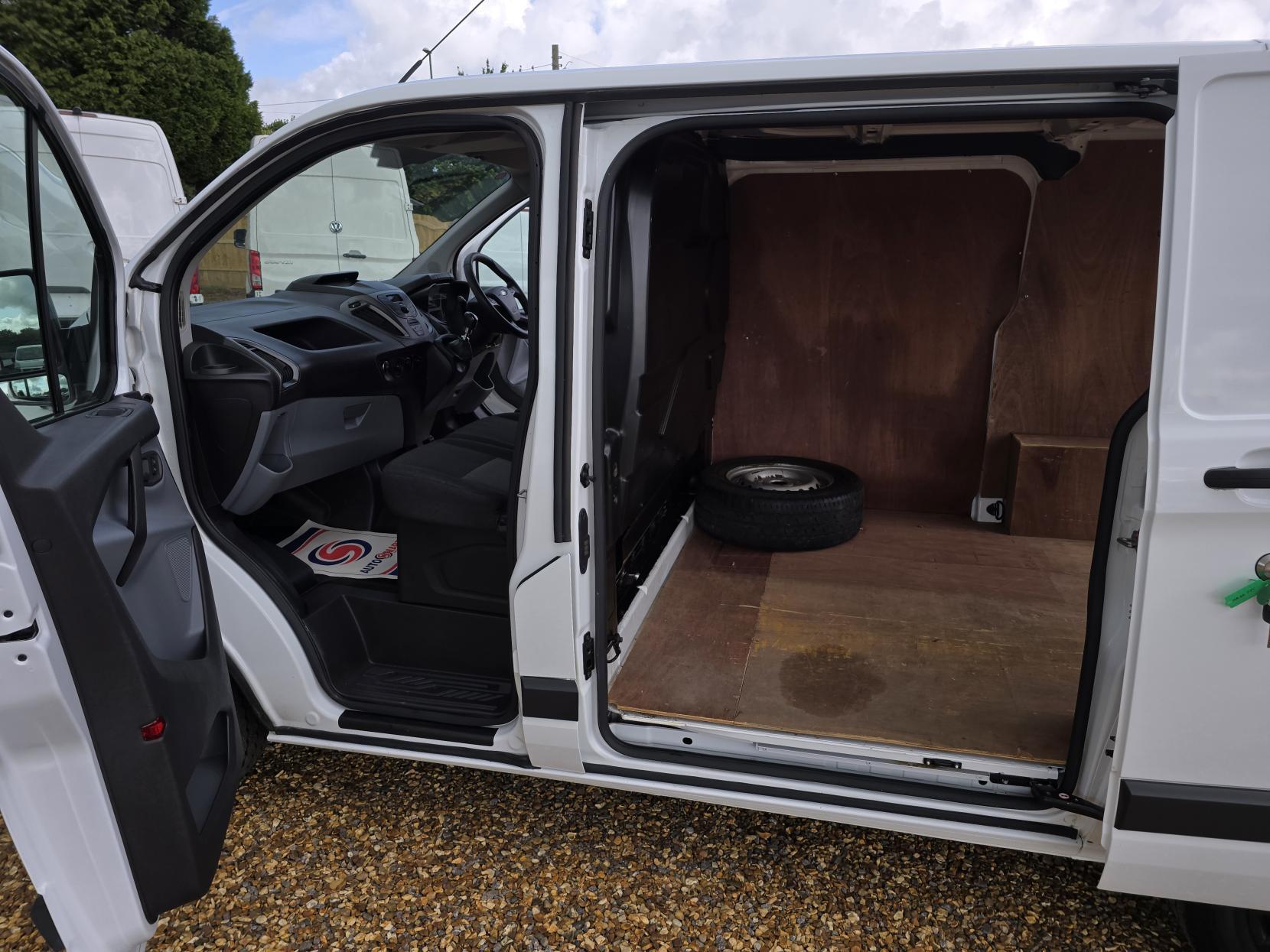 Ford Transit Custom 2.2 TDCi 290 Panel Van 5dr Diesel Manual L1 H1 (186 g/km, 98 bhp)