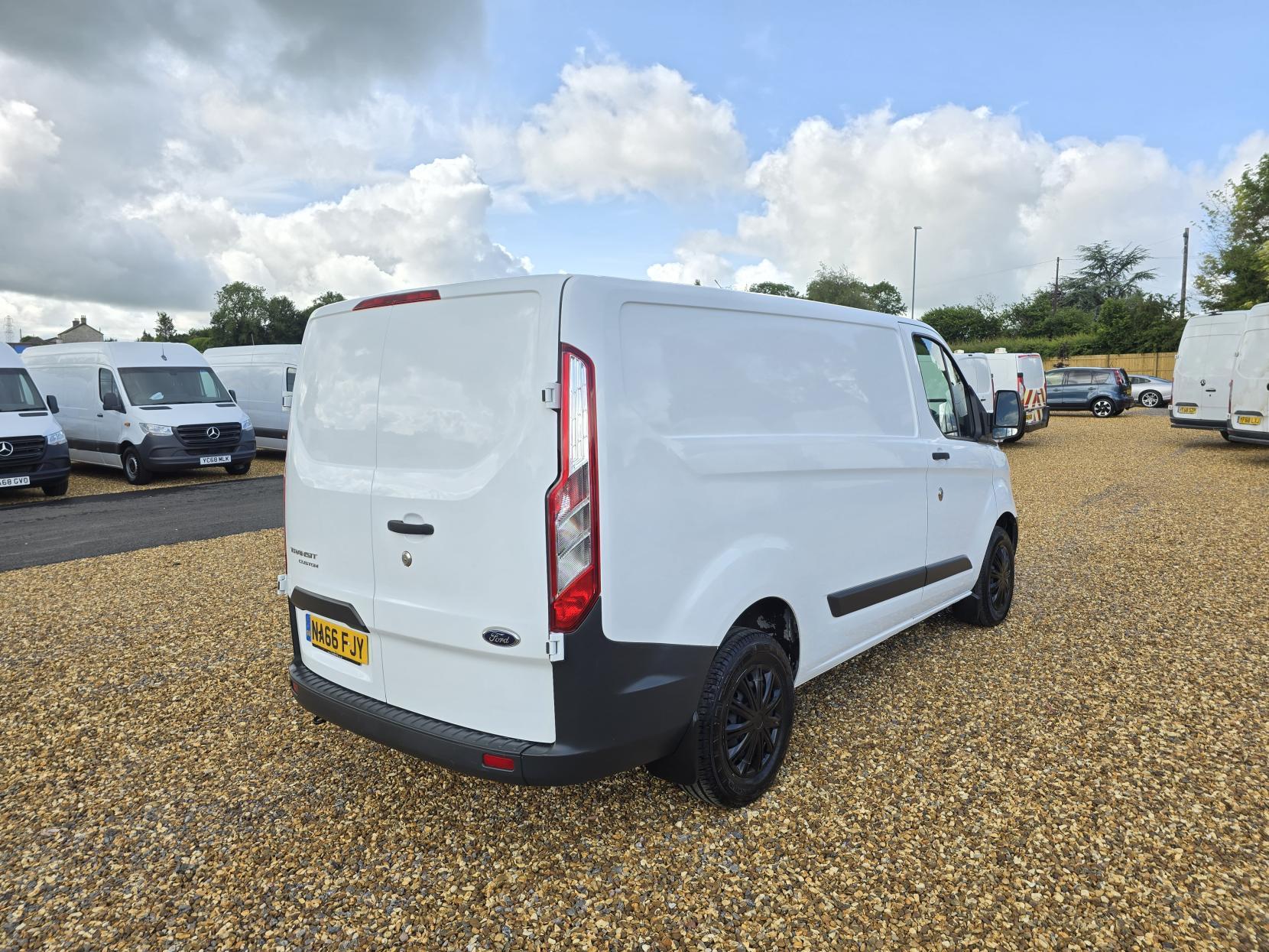 Ford Transit Custom 2.2 TDCi 290 Panel Van 5dr Diesel Manual L1 H1 (186 g/km, 98 bhp)
