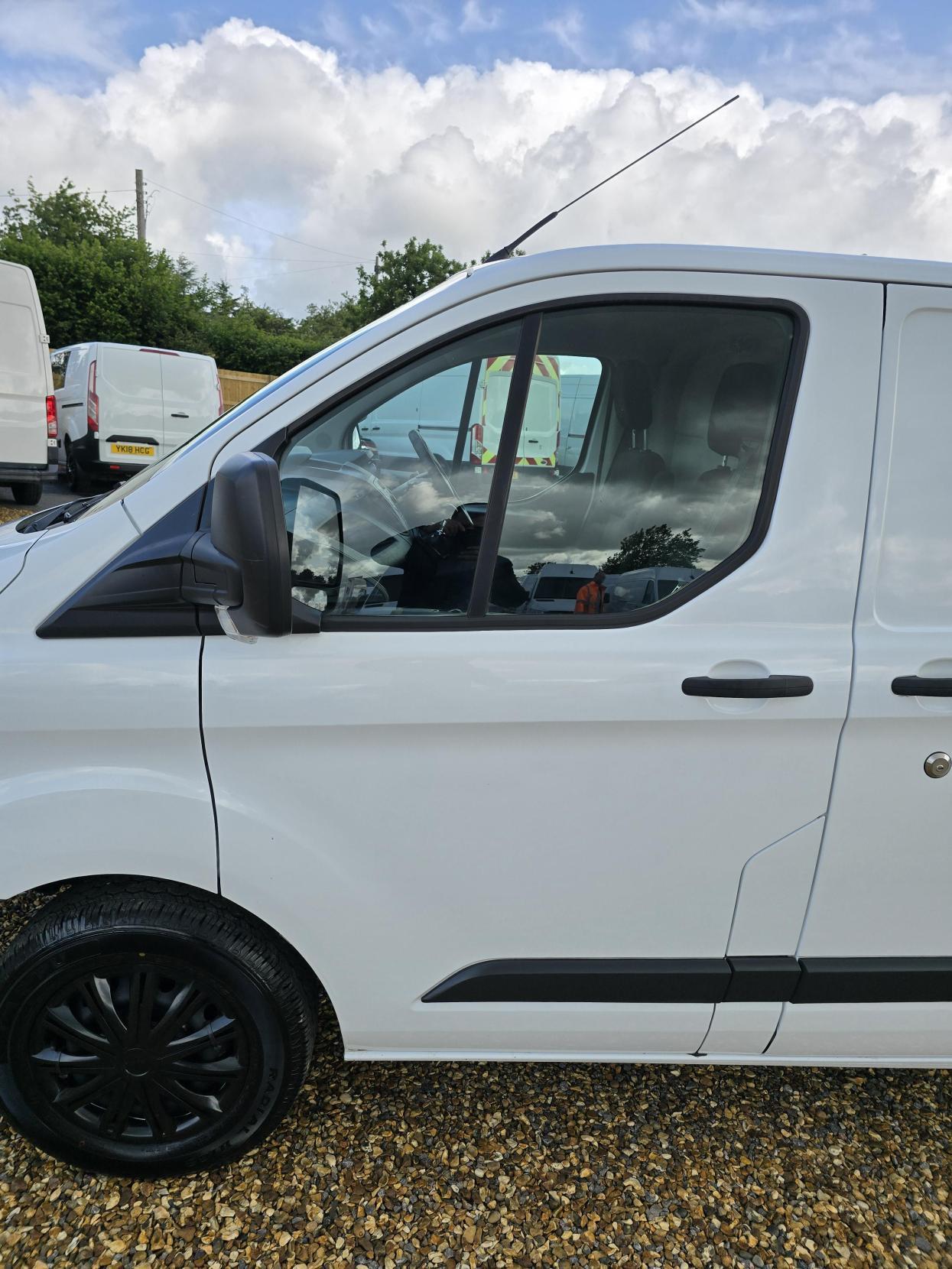 Ford Transit Custom 2.2 TDCi 290 Panel Van 5dr Diesel Manual L1 H1 (186 g/km, 98 bhp)