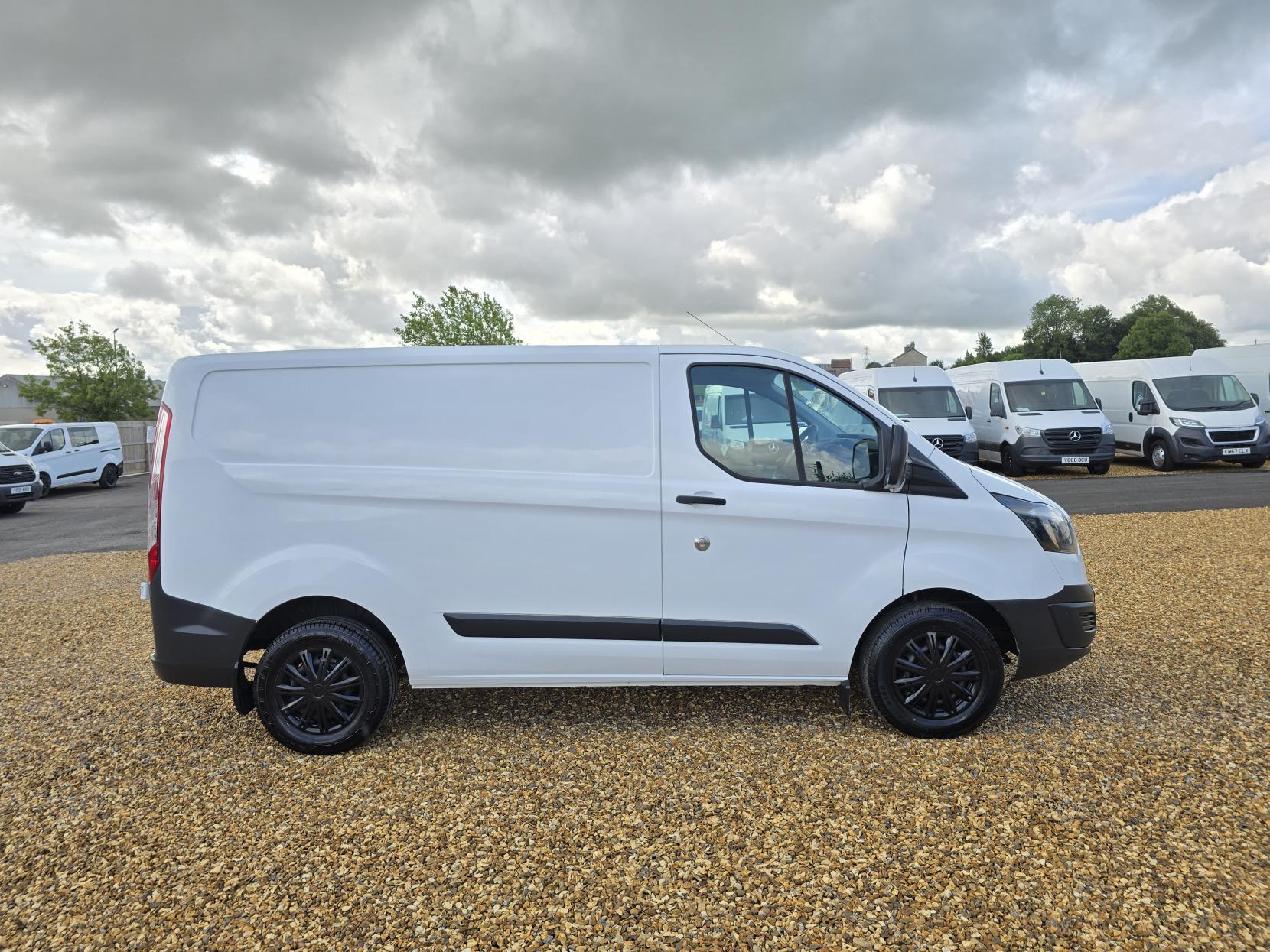 Ford Transit Custom 2.2 TDCi 290 Panel Van 5dr Diesel Manual L1 H1 (186 g/km, 98 bhp)