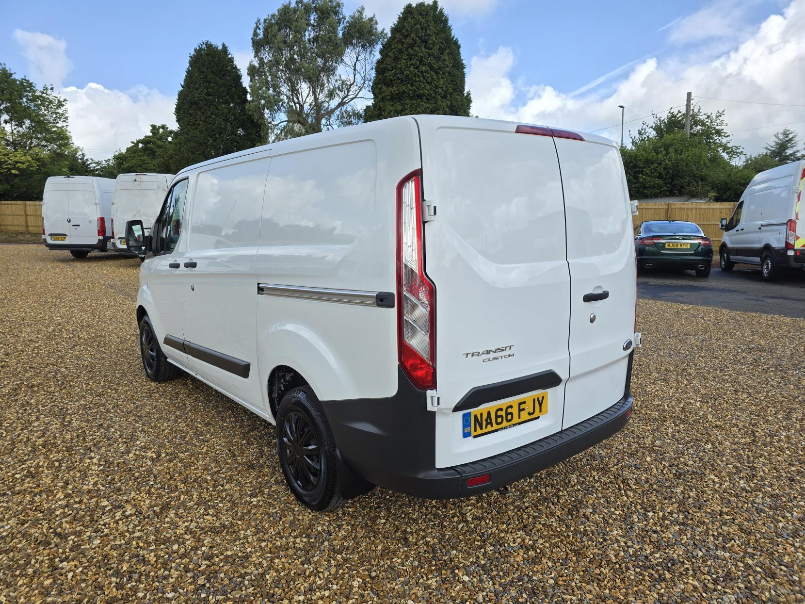 Ford Transit Custom 2.2 TDCi 290 Panel Van 5dr Diesel Manual L1 H1 (186 g/km, 98 bhp)
