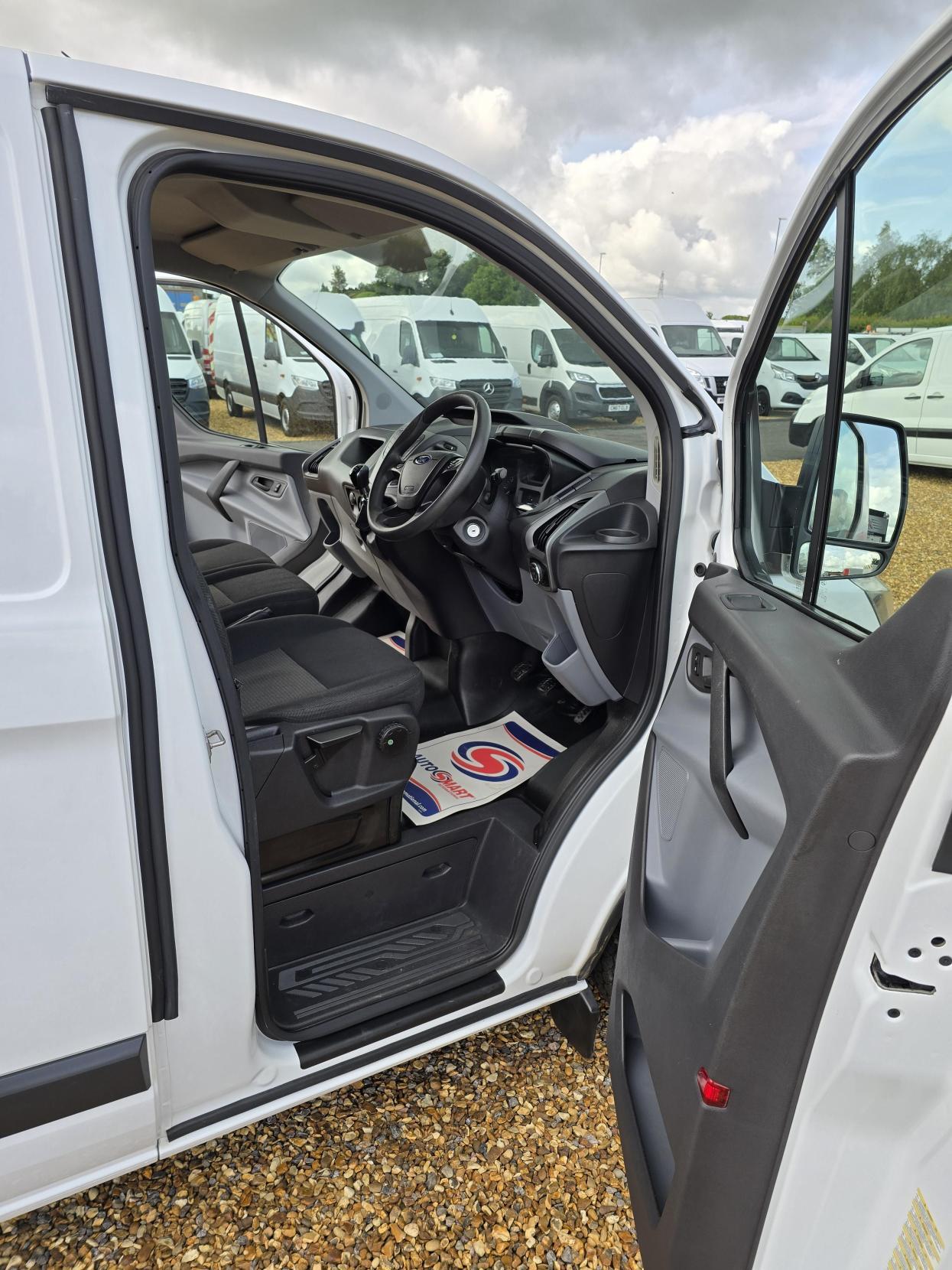Ford Transit Custom 2.2 TDCi 290 Panel Van 5dr Diesel Manual L1 H1 (186 g/km, 98 bhp)