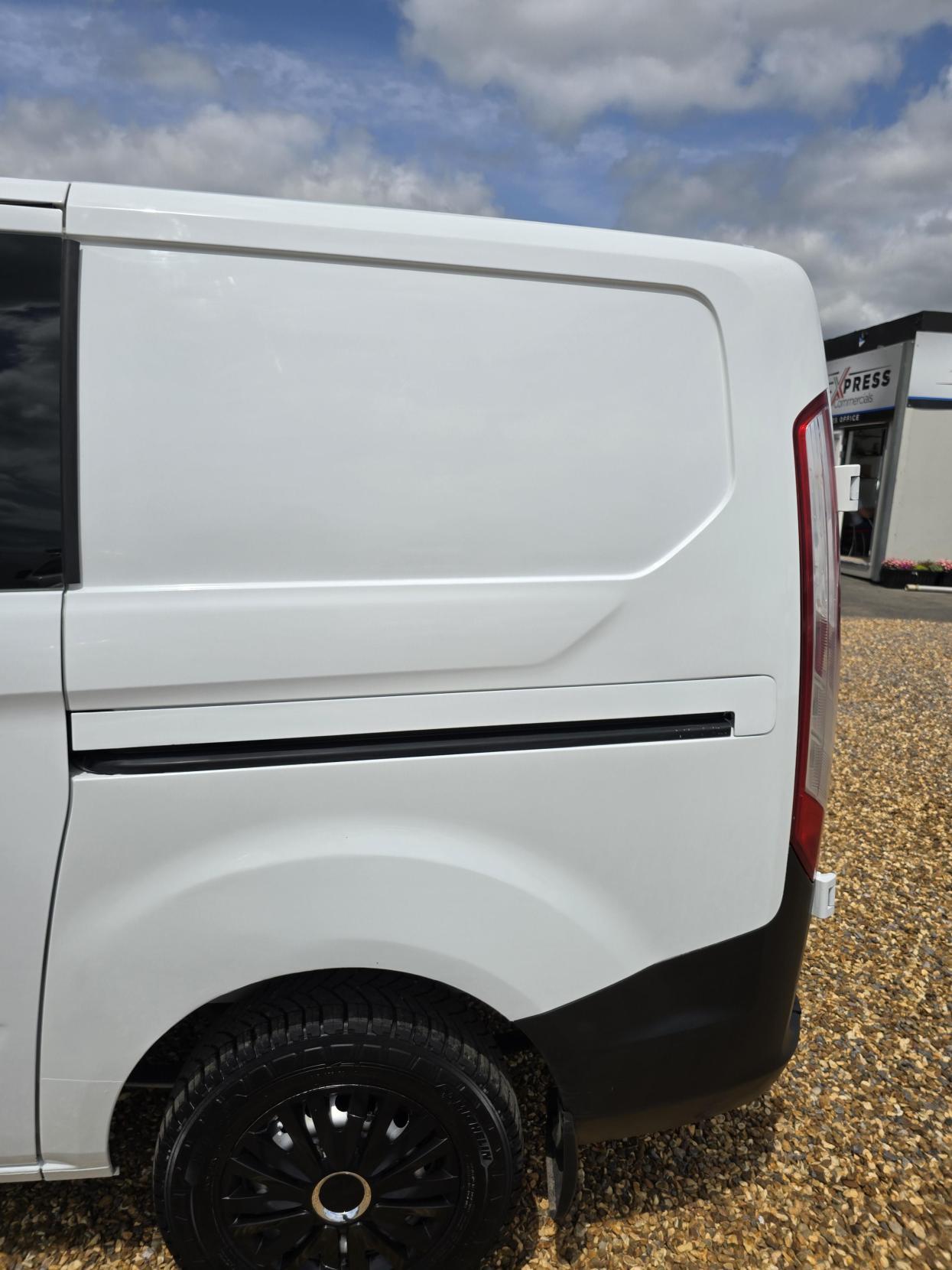 Ford Transit Custom 2.0 280 EcoBlue Crew Van Double Cab 5dr Diesel Manual L1 H1 Euro 6 (5 Seat) (105 ps)