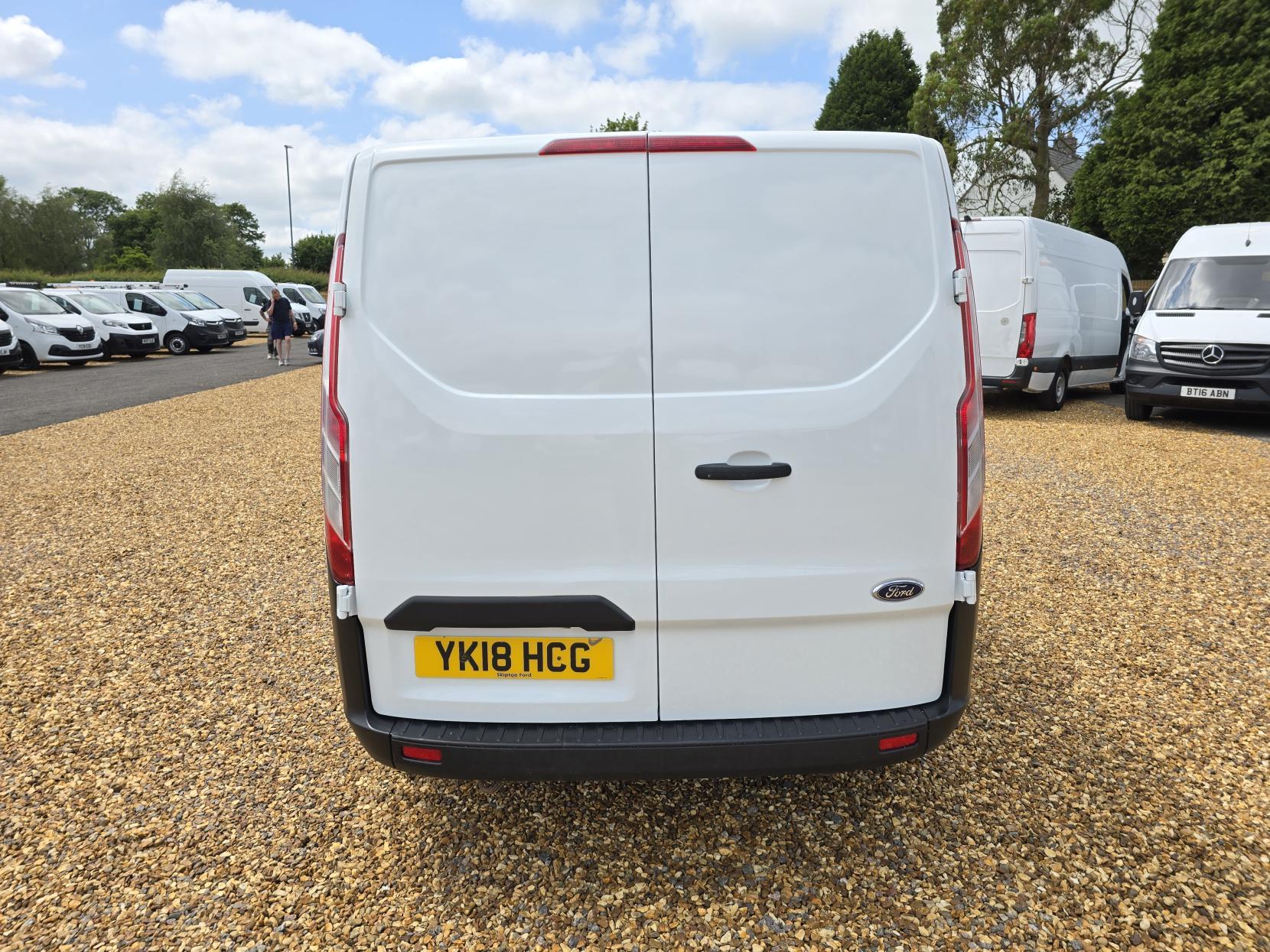 Ford Transit Custom 2.0 280 EcoBlue Crew Van Double Cab 5dr Diesel Manual L1 H1 Euro 6 (5 Seat) (105 ps)