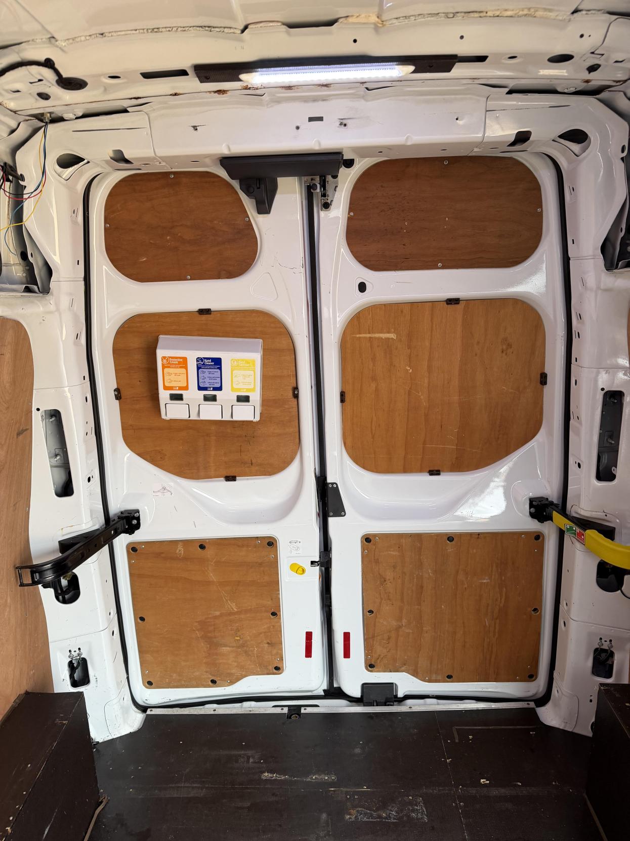 Ford Transit Custom 2.2 TDCi 290 Panel Van 5dr Diesel Manual L1 H1 (186 g/km, 98 bhp)