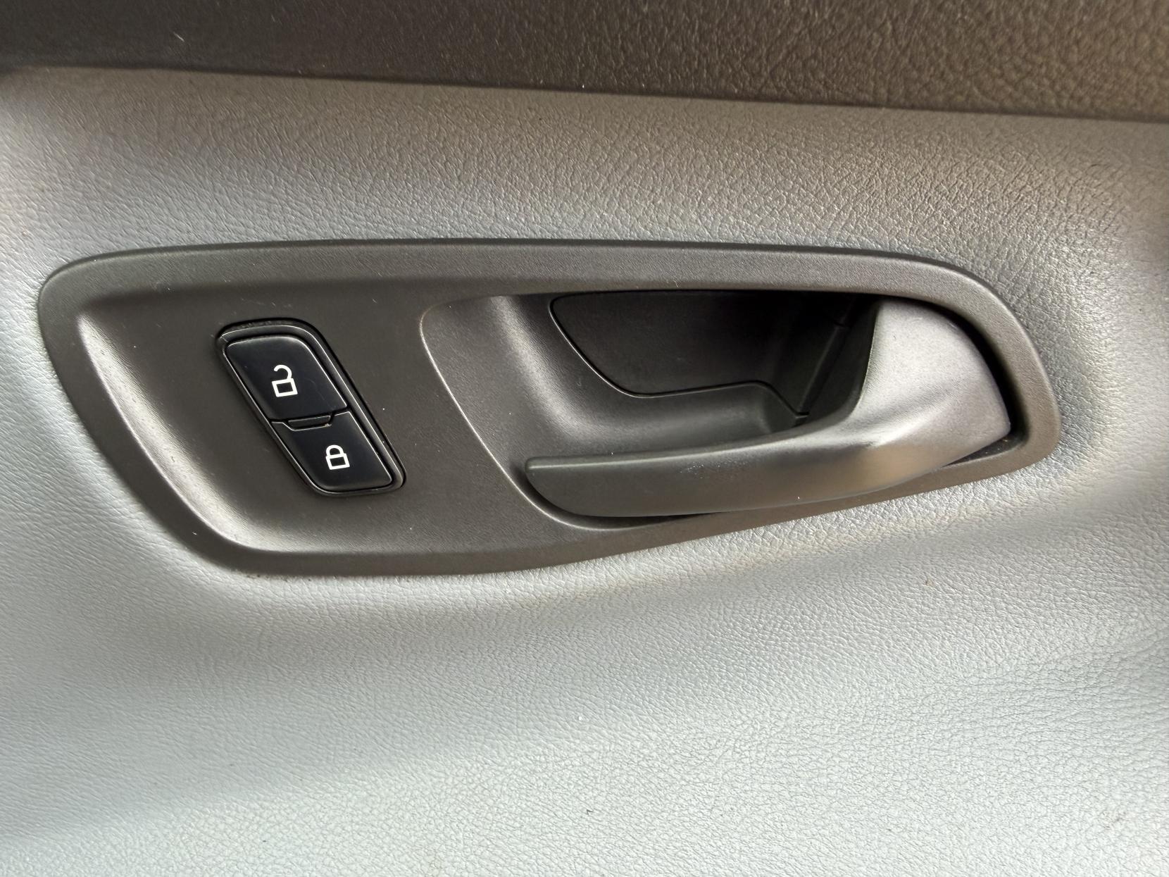 Ford Transit Custom 2.2 TDCi 290 Panel Van 5dr Diesel Manual L1 H1 (186 g/km, 98 bhp)