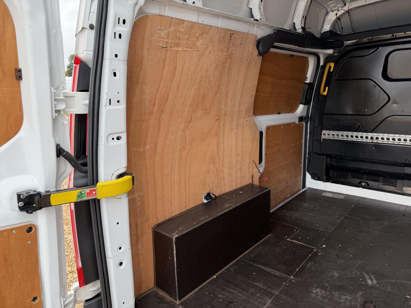 Ford Transit Custom 2.2 TDCi 290 Panel Van 5dr Diesel Manual L1 H1 (186 g/km, 98 bhp)