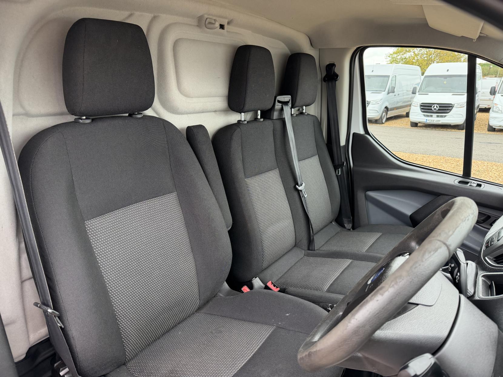 Ford Transit Custom 2.2 TDCi 290 Panel Van 5dr Diesel Manual L1 H1 (186 g/km, 98 bhp)