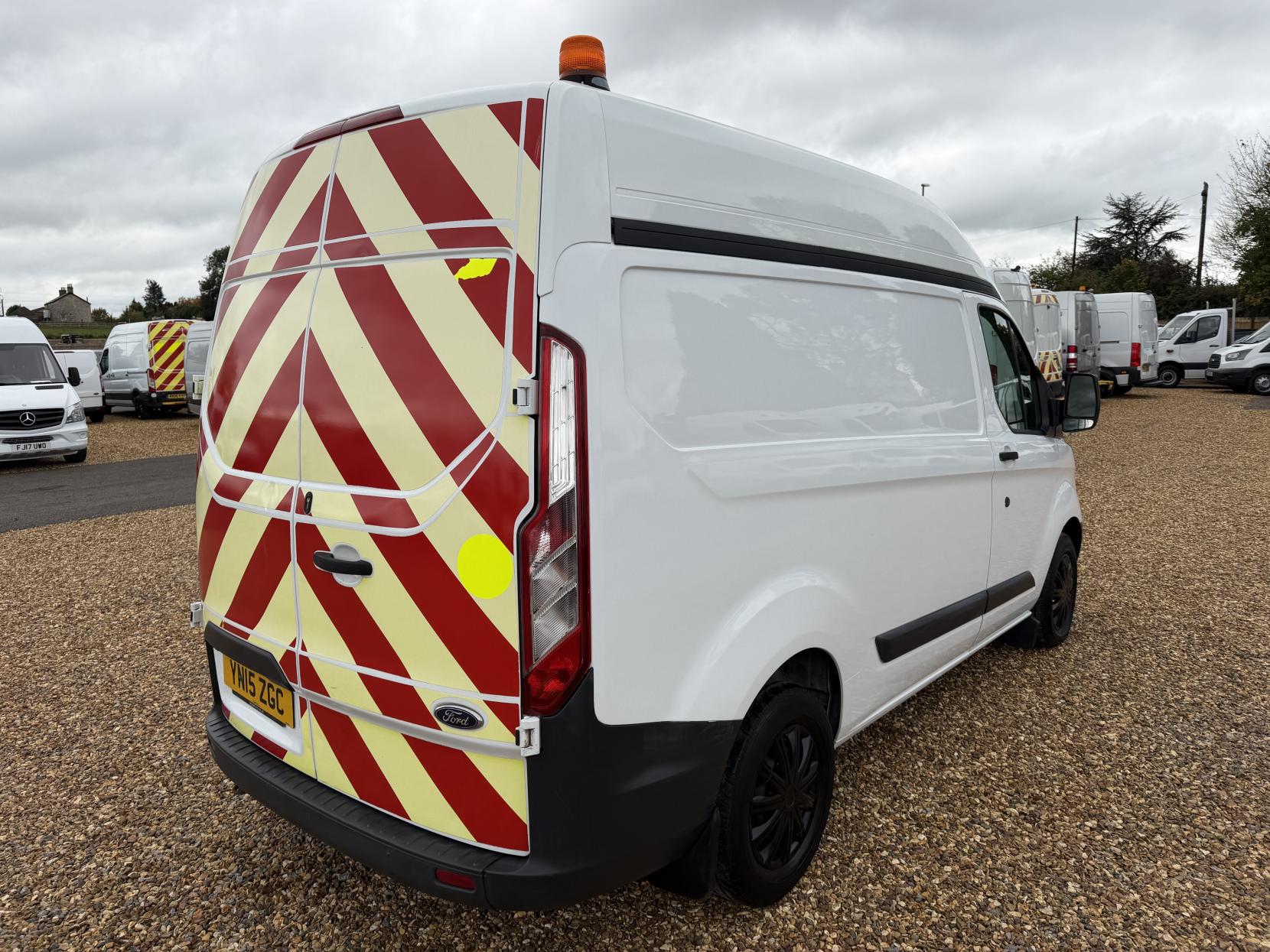 Ford Transit Custom 2.2 TDCi 290 Panel Van 5dr Diesel Manual L1 H1 (186 g/km, 98 bhp)