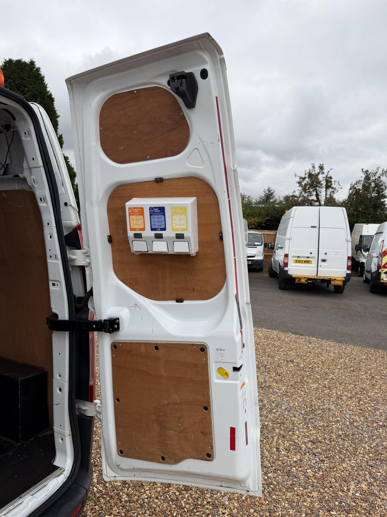 Ford Transit Custom 2.2 TDCi 290 Panel Van 5dr Diesel Manual L1 H1 (186 g/km, 98 bhp)