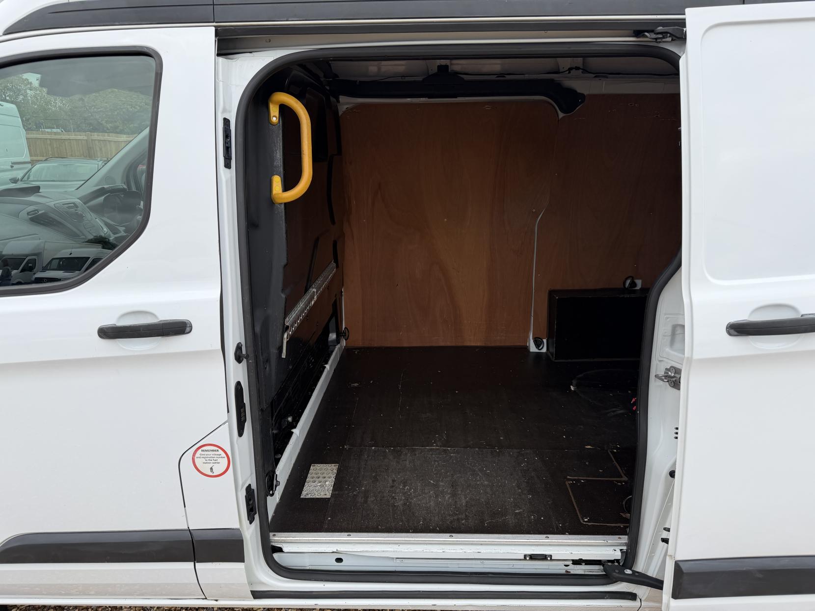 Ford Transit Custom 2.2 TDCi 290 Panel Van 5dr Diesel Manual L1 H1 (186 g/km, 98 bhp)