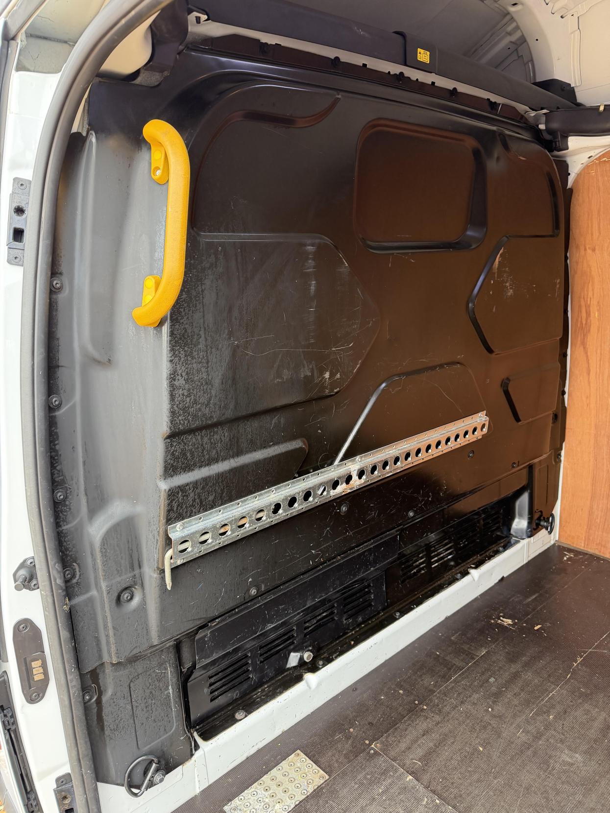 Ford Transit Custom 2.2 TDCi 290 Panel Van 5dr Diesel Manual L1 H1 (186 g/km, 98 bhp)