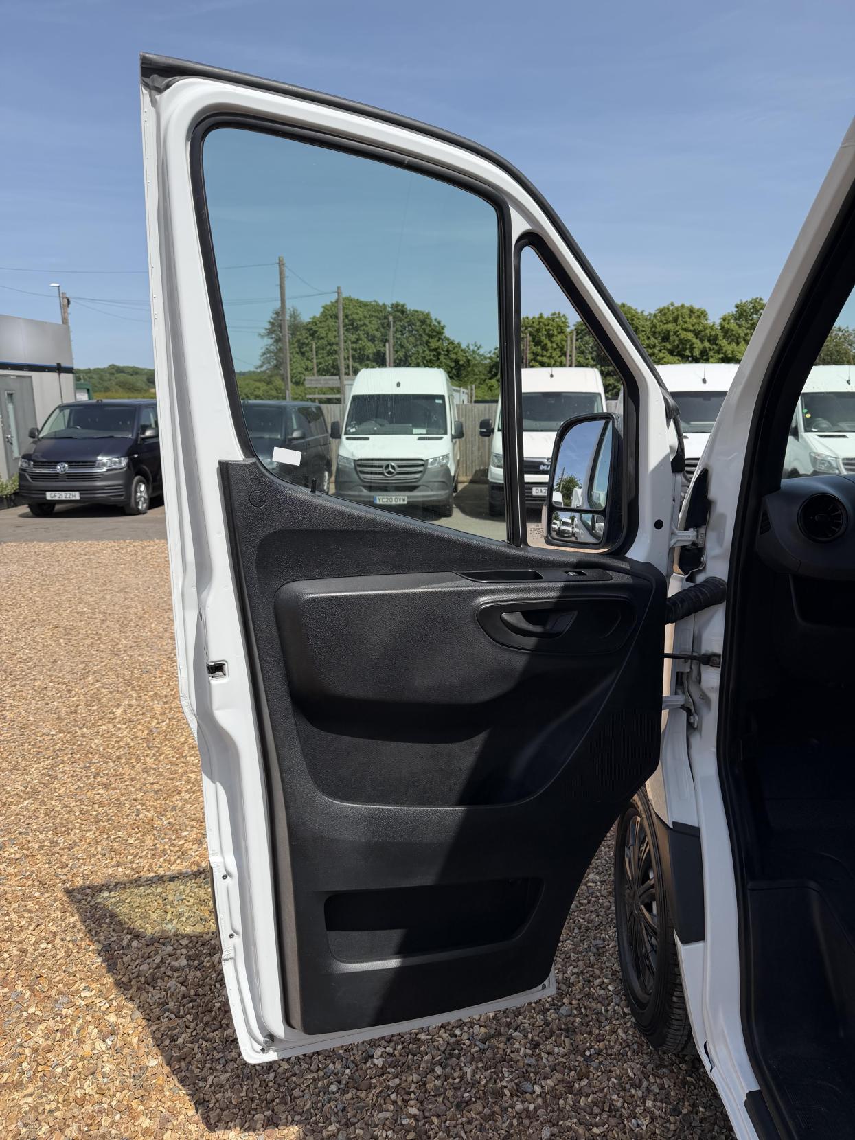2019 Mercedes-Benz Sprinter 2.1 316 CDI Panel Van 5dr Diesel Manual RWD L2 H2 Euro 6 (163 ps) - Thumbnail 15