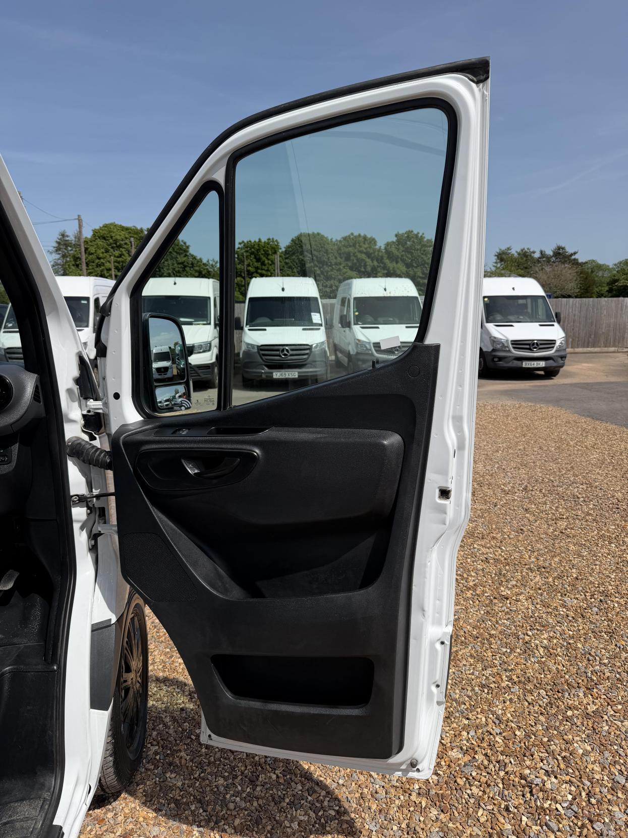 2019 Mercedes-Benz Sprinter 2.1 316 CDI Panel Van 5dr Diesel Manual RWD L2 H2 Euro 6 (163 ps) - Thumbnail 14