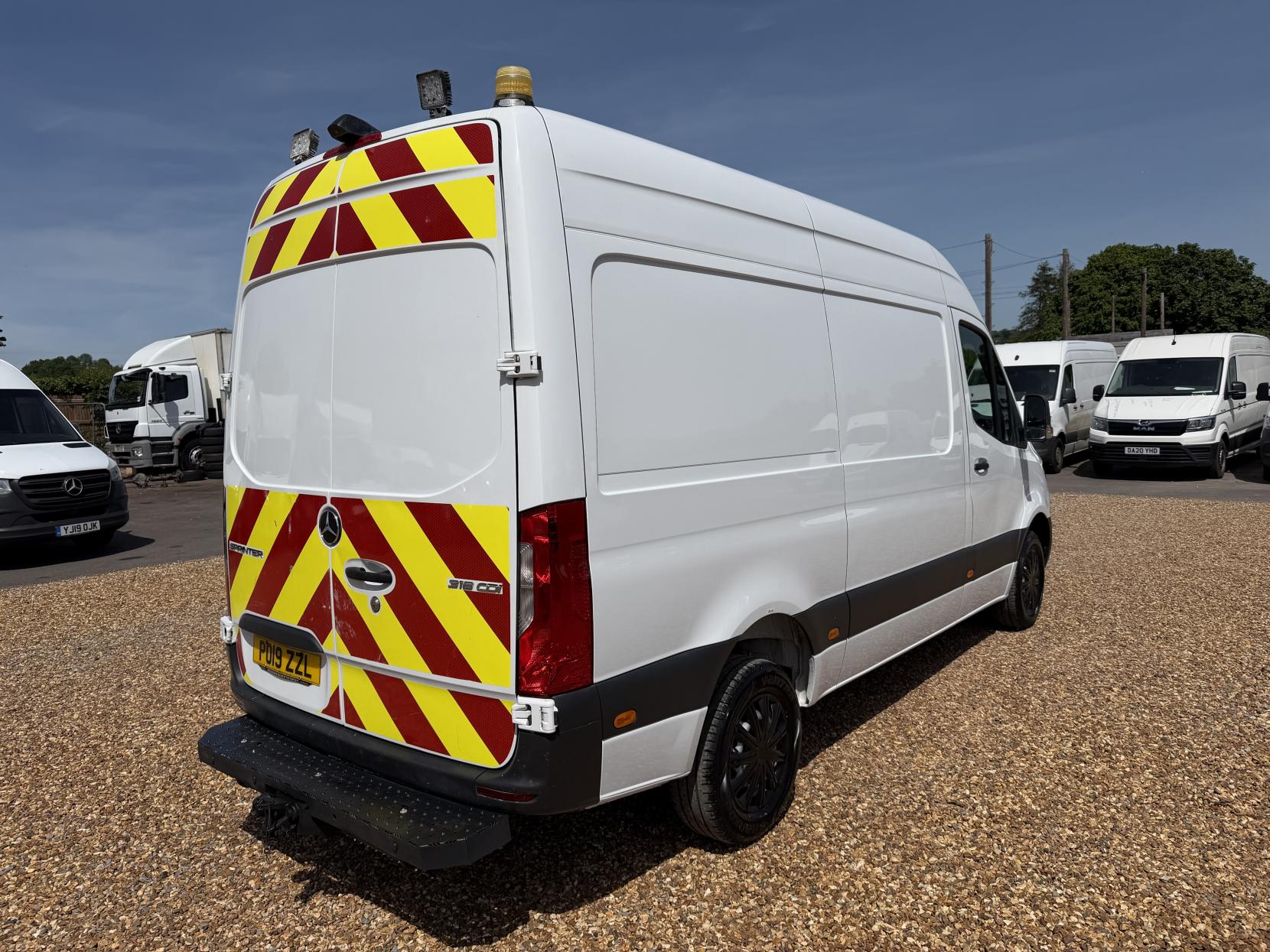 2019 Mercedes-Benz Sprinter 2.1 316 CDI Panel Van 5dr Diesel Manual RWD L2 H2 Euro 6 (163 ps) - Thumbnail 11