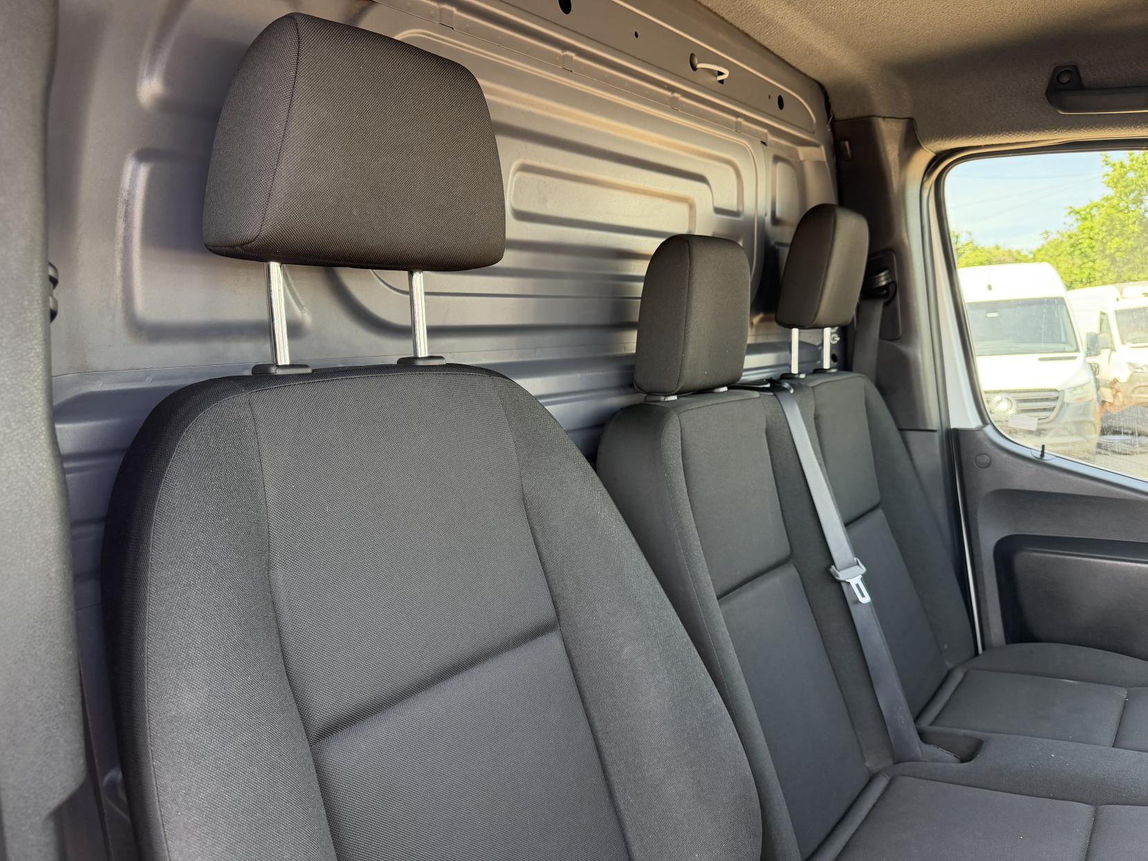 2019 Mercedes-Benz Sprinter 2.1 316 CDI Panel Van 5dr Diesel Manual RWD L2 H2 Euro 6 (163 ps) - Thumbnail 16
