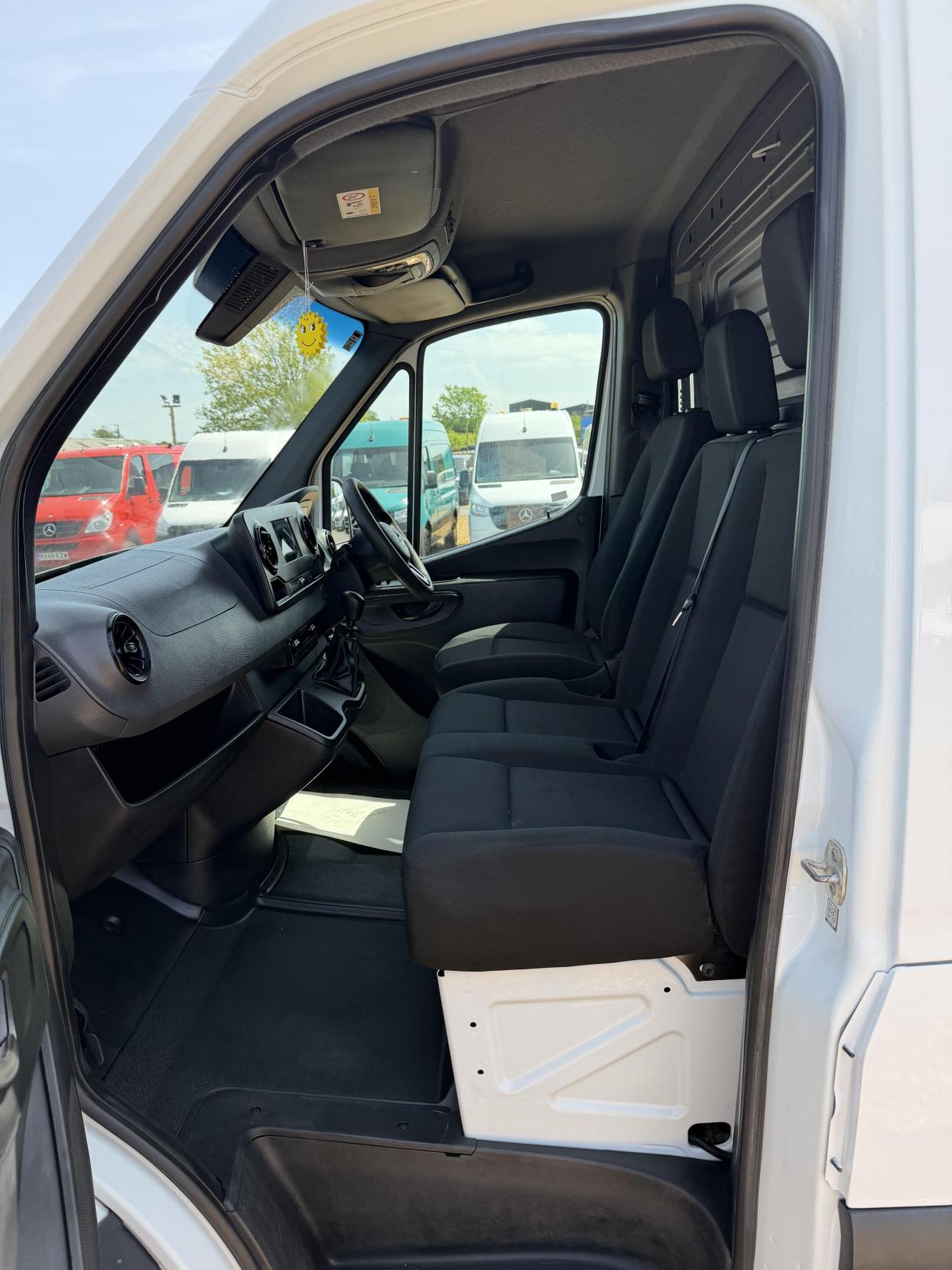 2019 Mercedes-Benz Sprinter 2.1 316 CDI Panel Van 5dr Diesel Manual RWD L2 H2 Euro 6 (163 ps) - Thumbnail 21