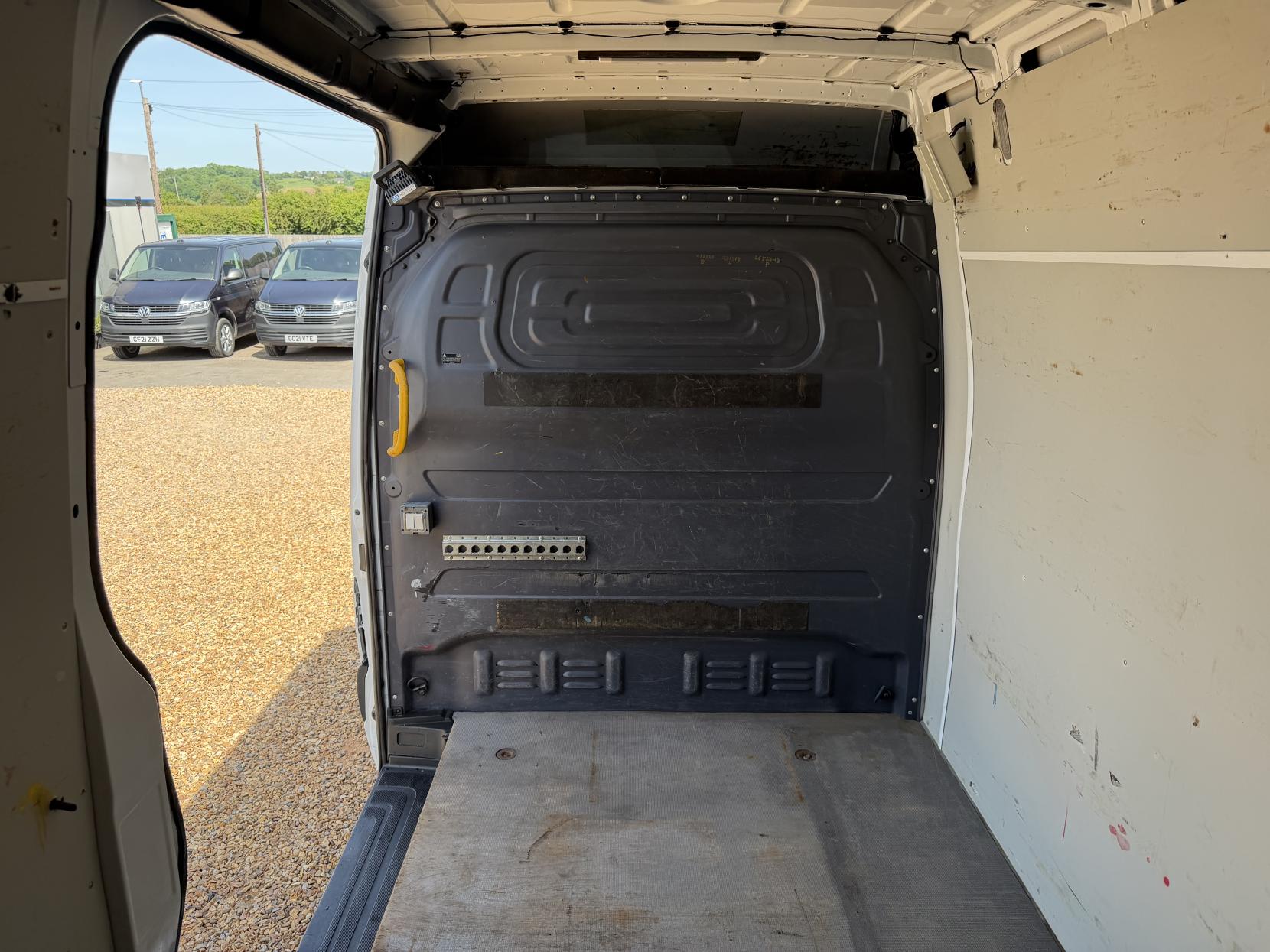 2019 Mercedes-Benz Sprinter 2.1 316 CDI Panel Van 5dr Diesel Manual RWD L2 H2 Euro 6 (163 ps) - Thumbnail 37