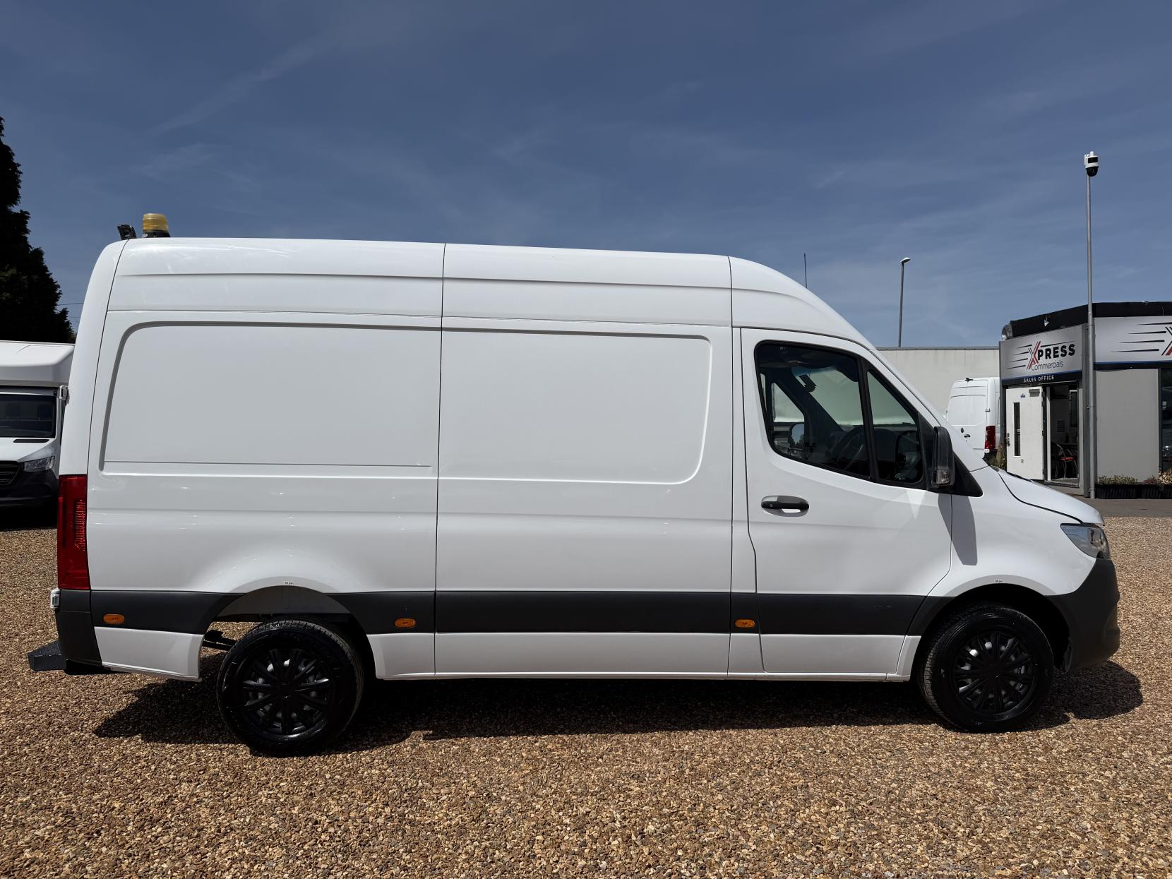 2019 Mercedes-Benz Sprinter 2.1 316 CDI Panel Van 5dr Diesel Manual RWD L2 H2 Euro 6 (163 ps) - Thumbnail 12