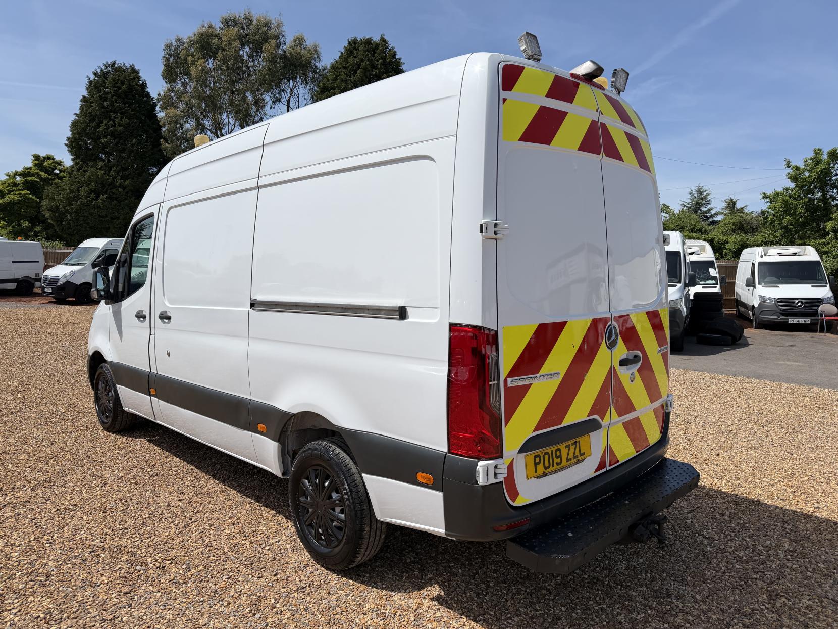 2019 Mercedes-Benz Sprinter 2.1 316 CDI Panel Van 5dr Diesel Manual RWD L2 H2 Euro 6 (163 ps) - Thumbnail 9