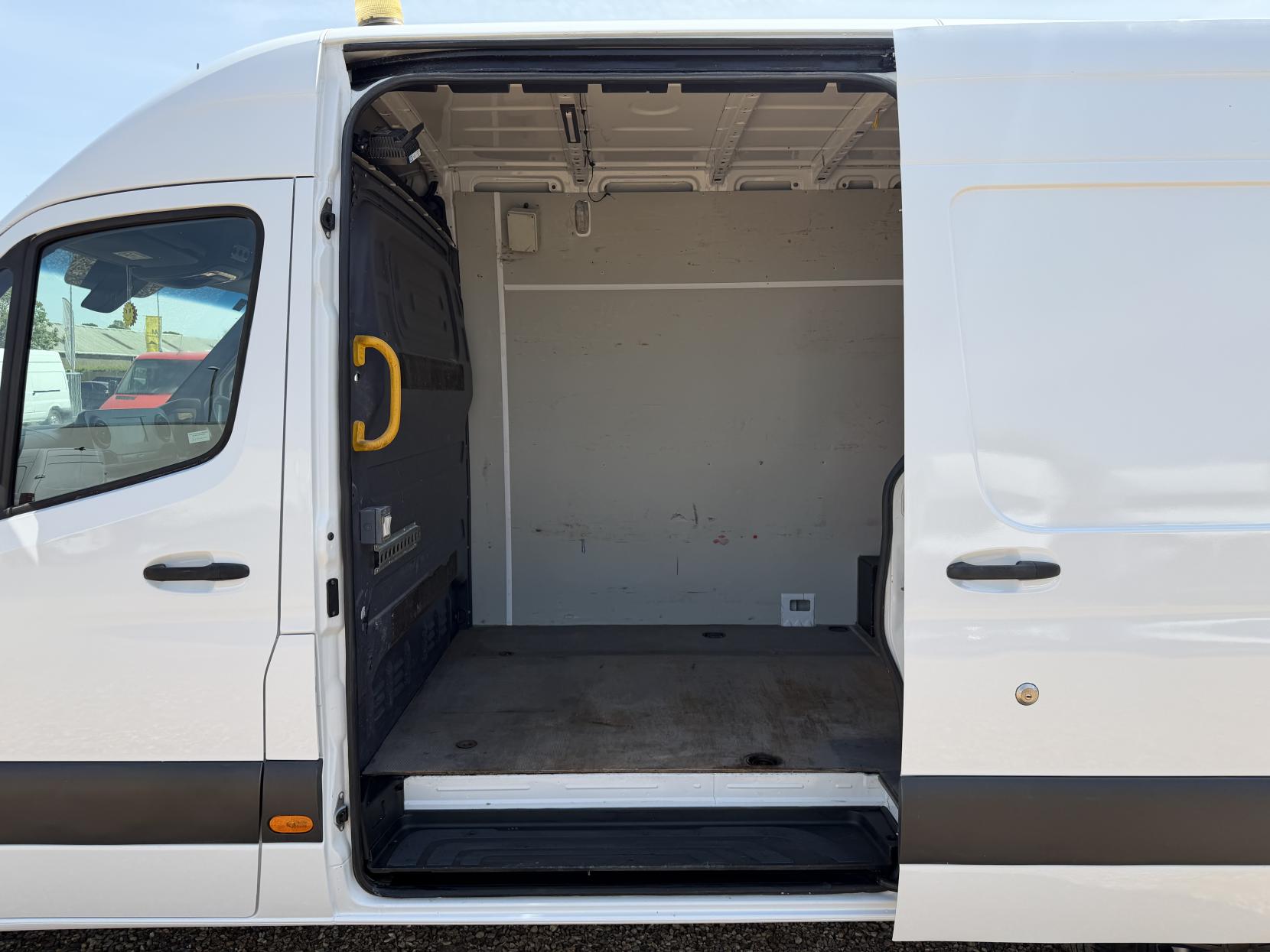 2019 Mercedes-Benz Sprinter 2.1 316 CDI Panel Van 5dr Diesel Manual RWD L2 H2 Euro 6 (163 ps) - Thumbnail 31