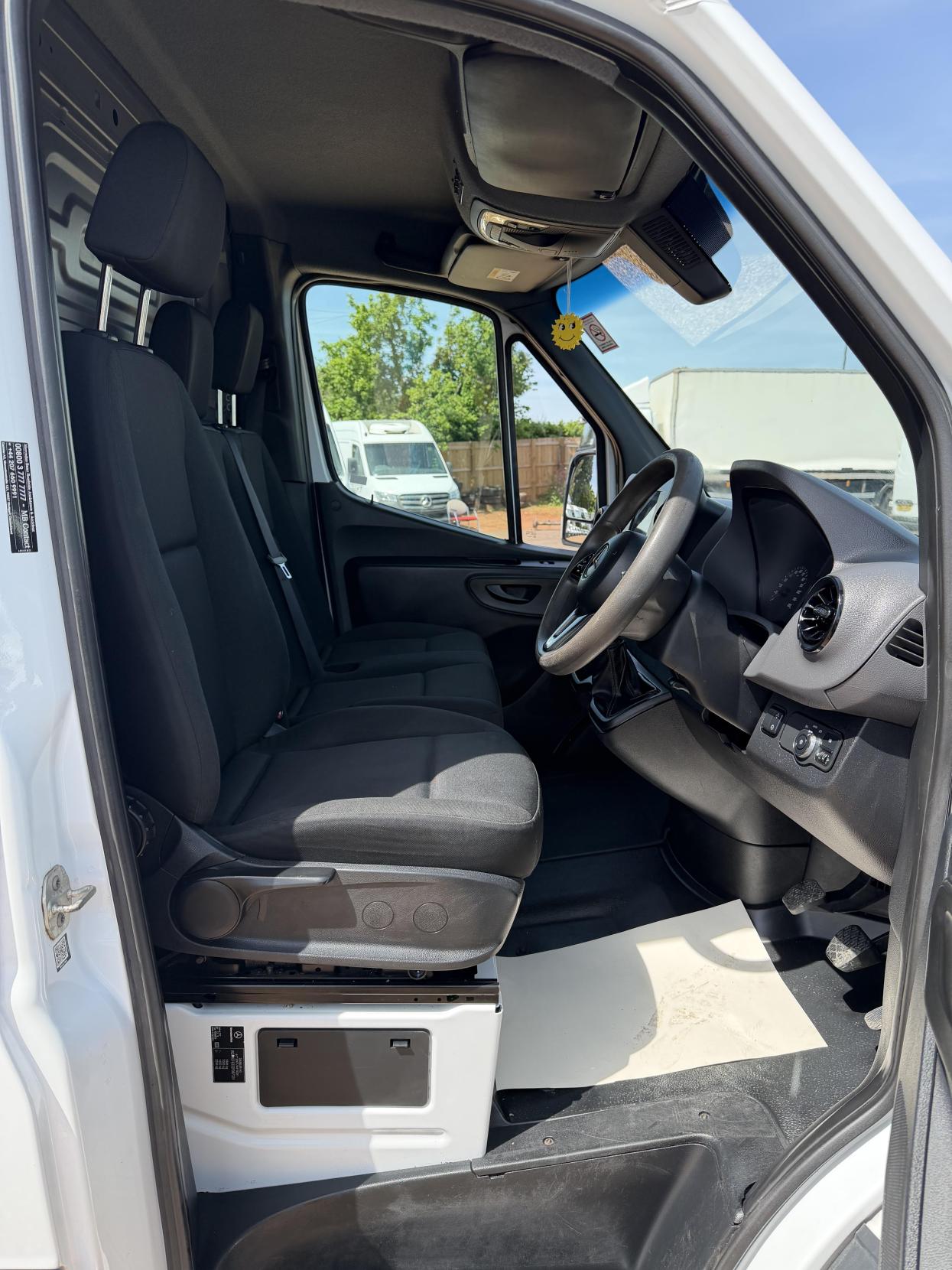 2019 Mercedes-Benz Sprinter 2.1 316 CDI Panel Van 5dr Diesel Manual RWD L2 H2 Euro 6 (163 ps) - Thumbnail 18