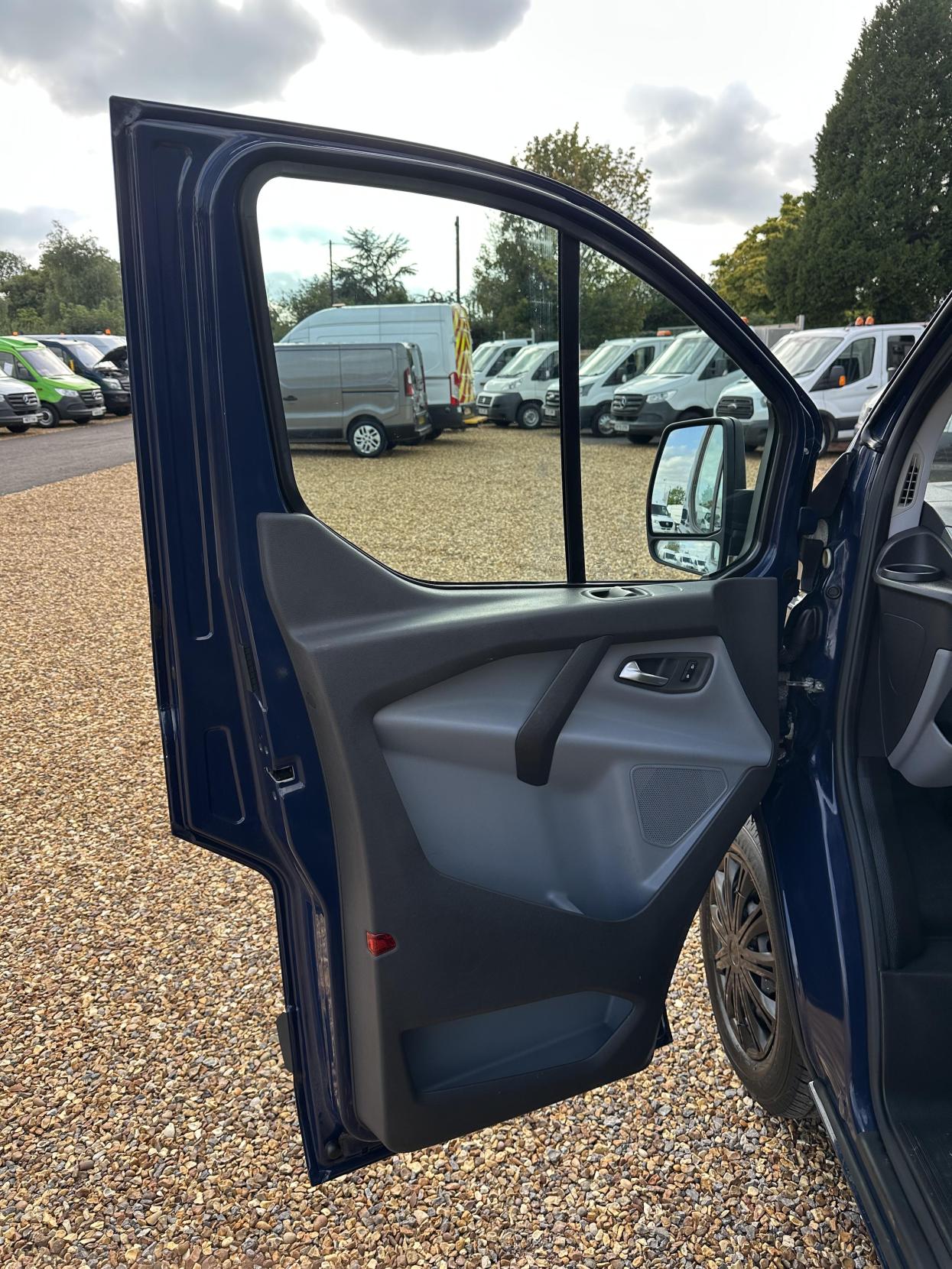 Ford Transit Custom 2.2 TDCi 330 Trend Panel Van 5dr Diesel Manual L2 H1 (197 g/km, 123 bhp)