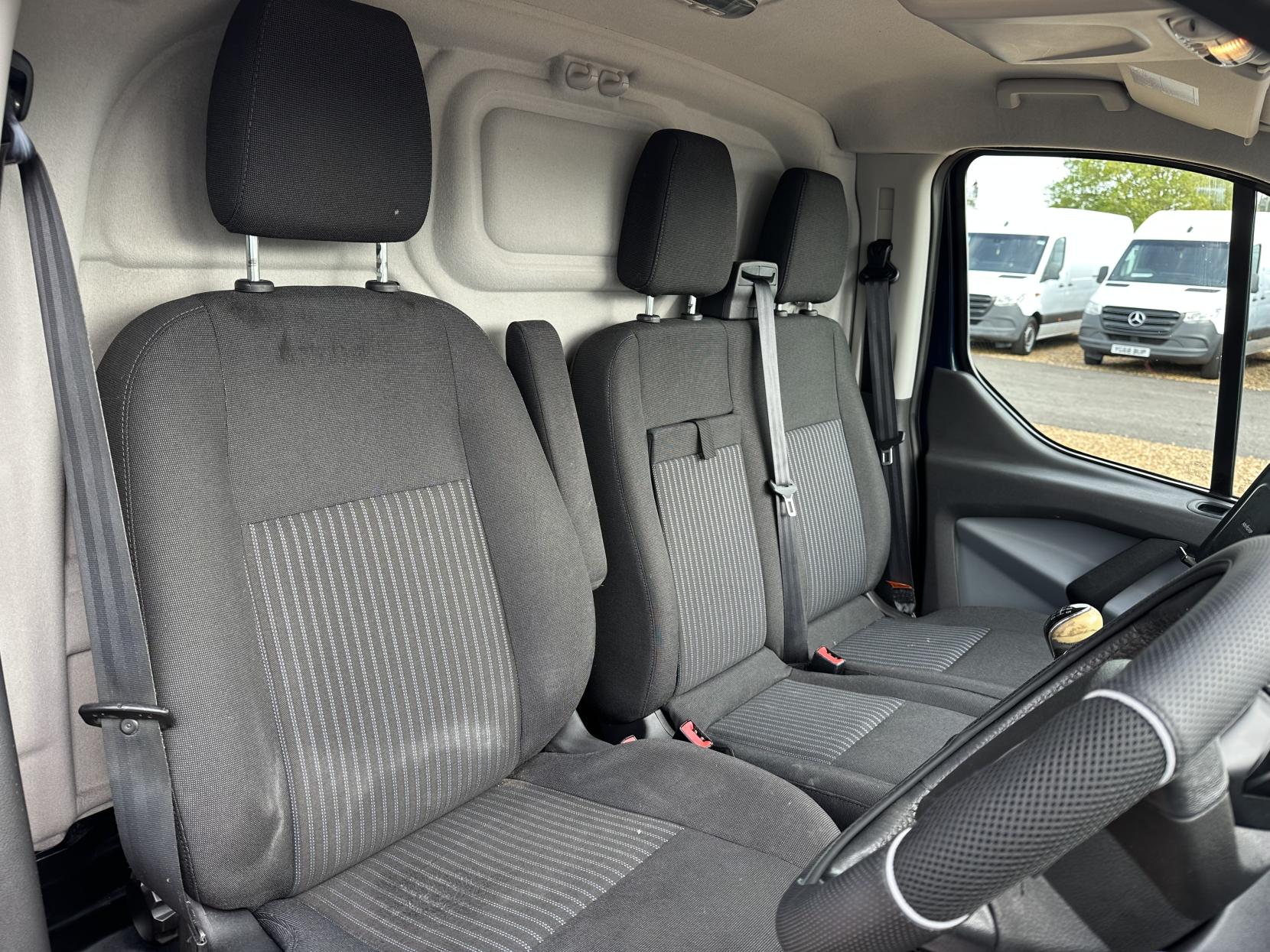 Ford Transit Custom 2.2 TDCi 330 Trend Panel Van 5dr Diesel Manual L2 H1 (197 g/km, 123 bhp)