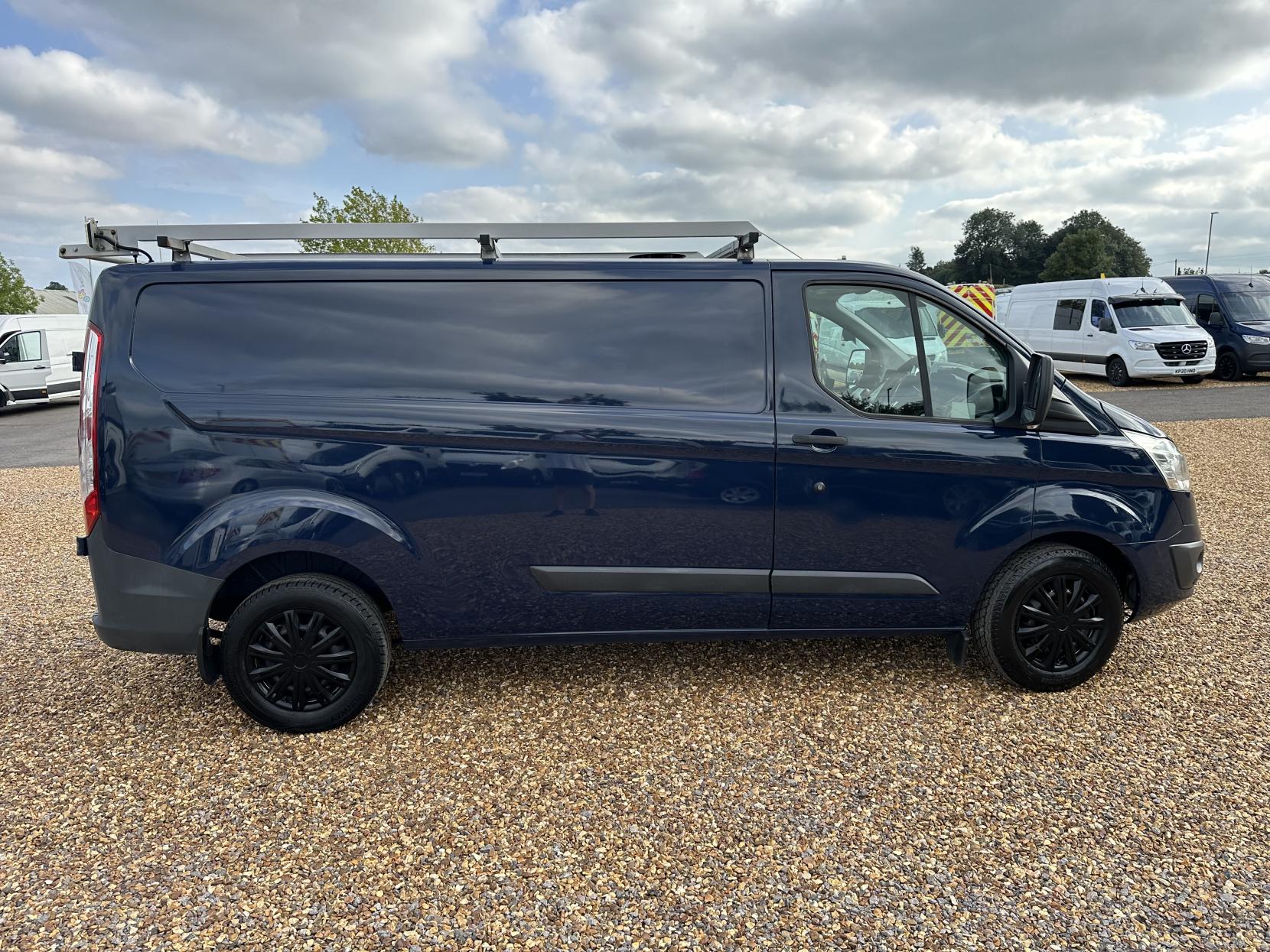 Ford Transit Custom 2.2 TDCi 330 Trend Panel Van 5dr Diesel Manual L2 H1 (197 g/km, 123 bhp)