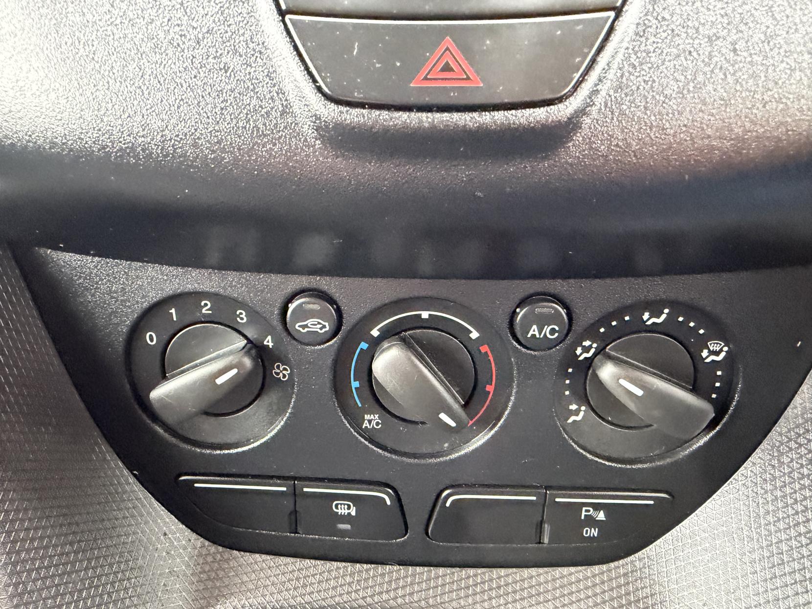 Ford Transit Connect 1.5 TDCi 220 Panel Van 5dr Diesel Manual L1 H1 (124 g/km, 99 bhp)