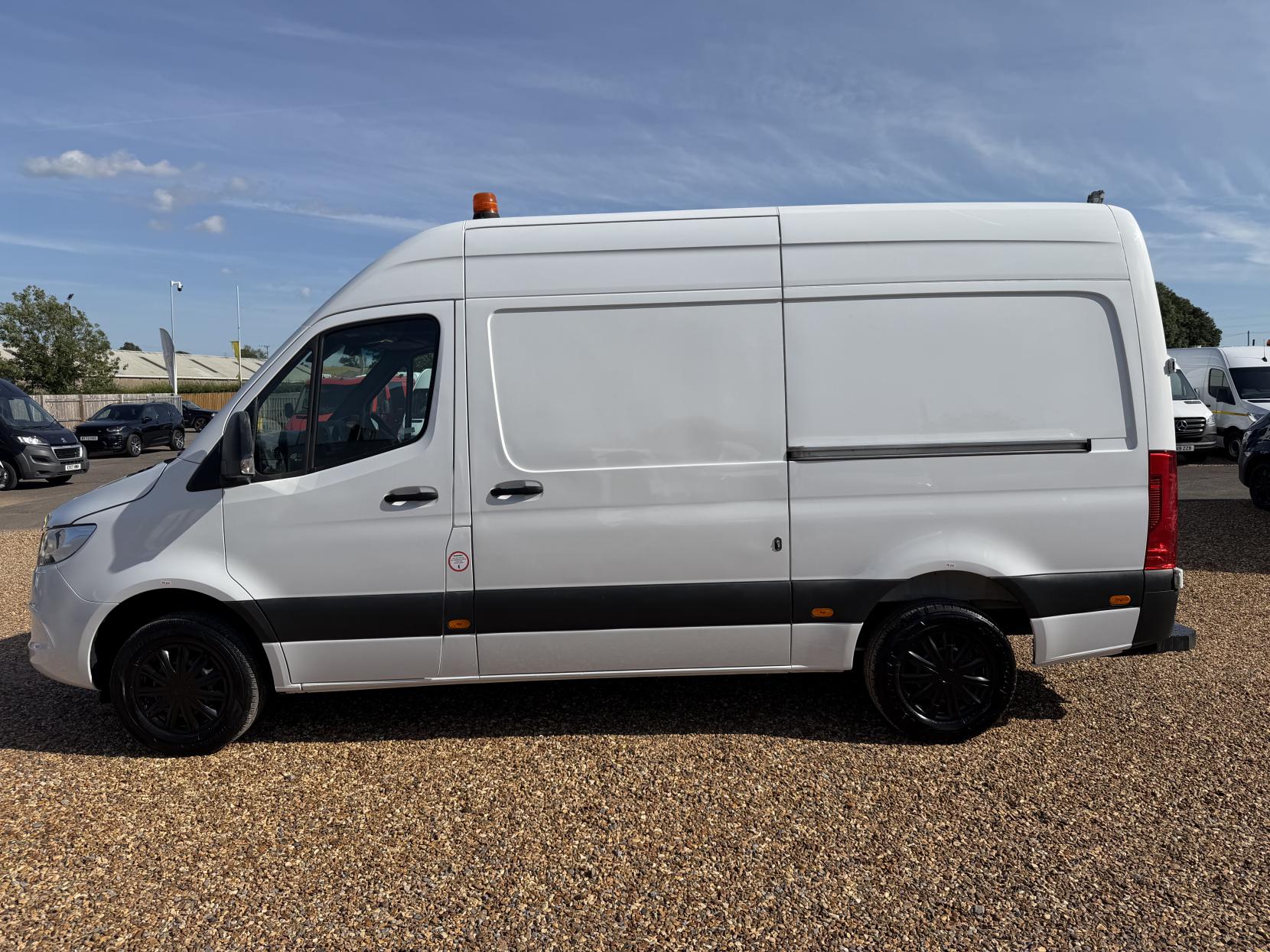 2020 Mercedes-Benz Sprinter 2.1 316 CDI Panel Van 5dr Diesel Manual RWD L2 H2 Euro 6 (163 ps) - Thumbnail 8