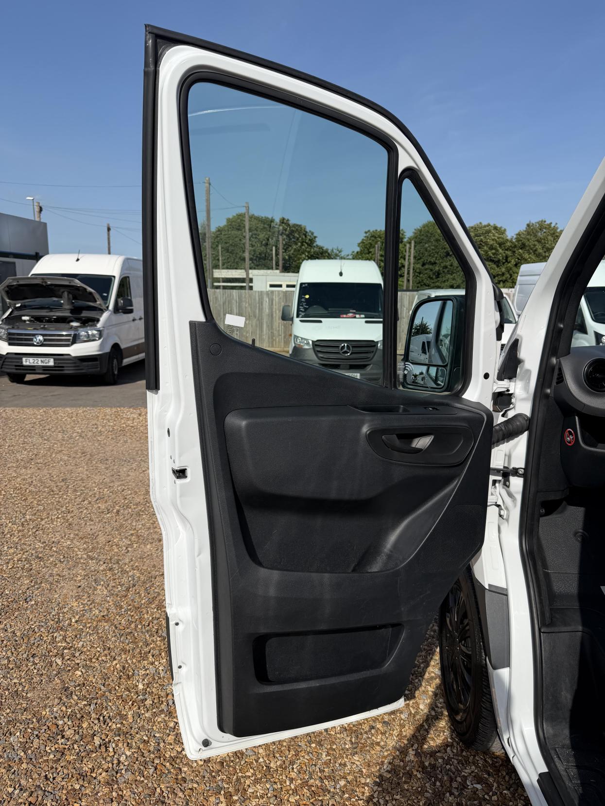 2020 Mercedes-Benz Sprinter 2.1 316 CDI Panel Van 5dr Diesel Manual RWD L2 H2 Euro 6 (163 ps) - Thumbnail 16