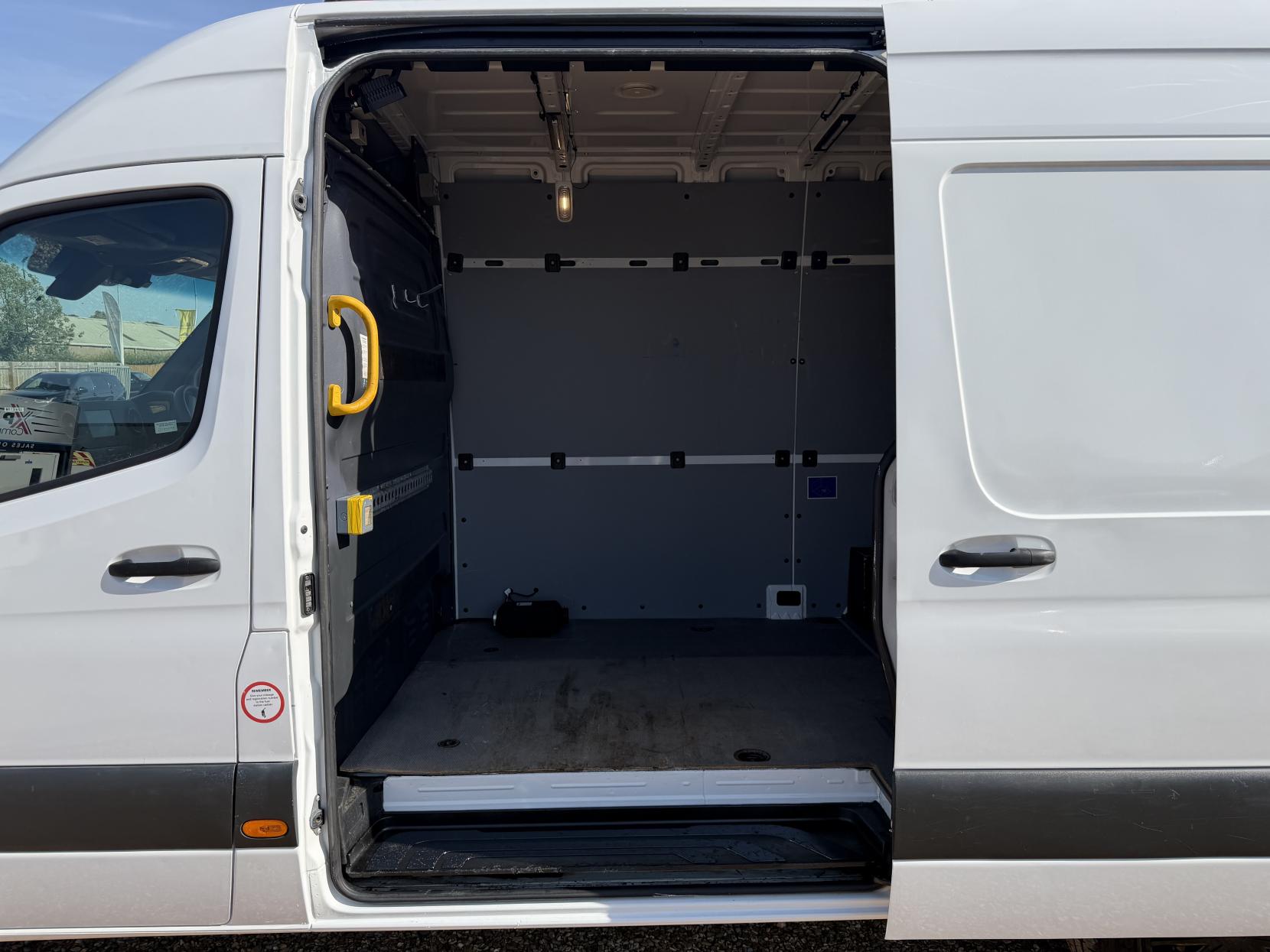 2020 Mercedes-Benz Sprinter 2.1 316 CDI Panel Van 5dr Diesel Manual RWD L2 H2 Euro 6 (163 ps) - Thumbnail 18
