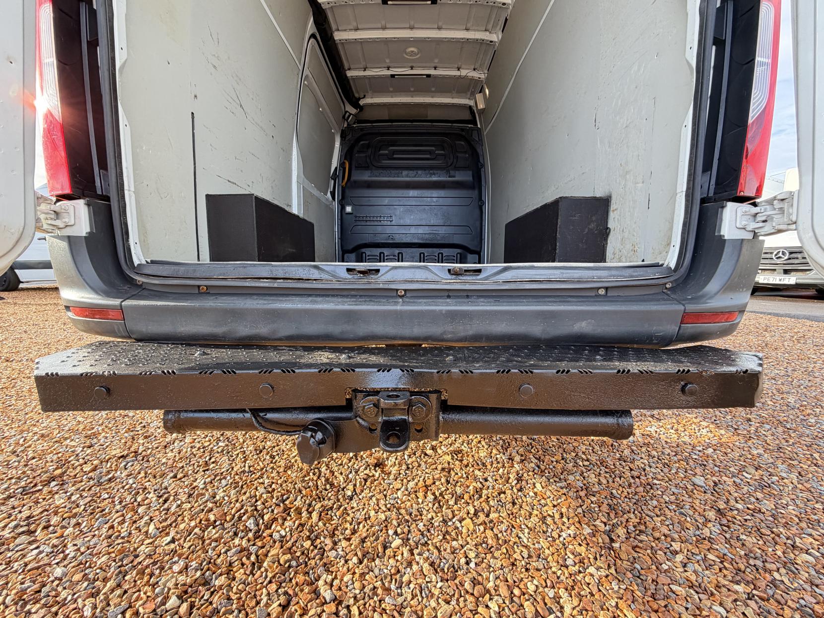 Mercedes-Benz Sprinter 2.1 316 CDI Panel Van 5dr Diesel G-Tronic+ RWD L2 H2 Euro 6 (s/s) (163 ps)