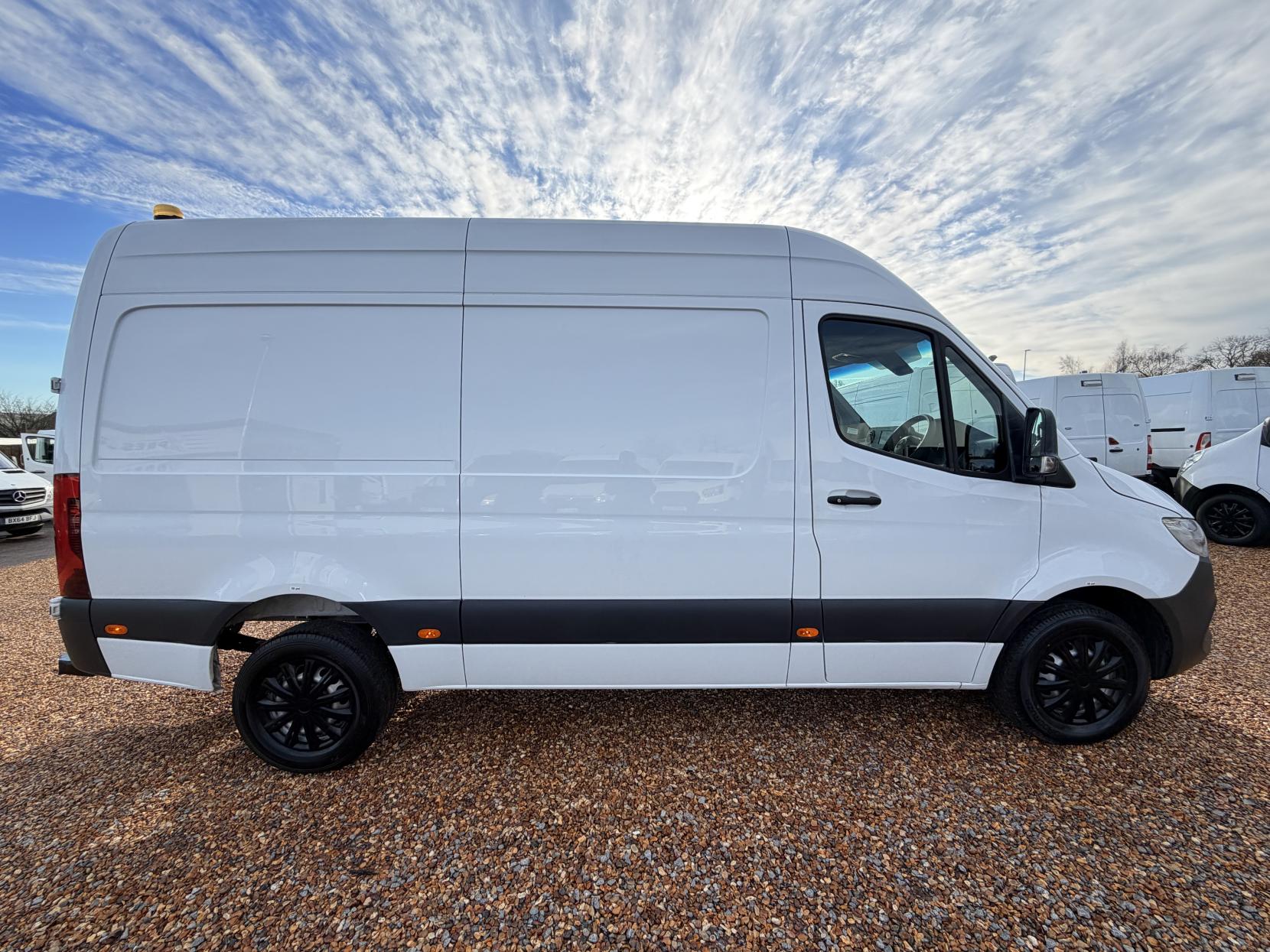 Mercedes-Benz Sprinter 2.1 316 CDI Panel Van 5dr Diesel G-Tronic+ RWD L2 H2 Euro 6 (s/s) (163 ps)