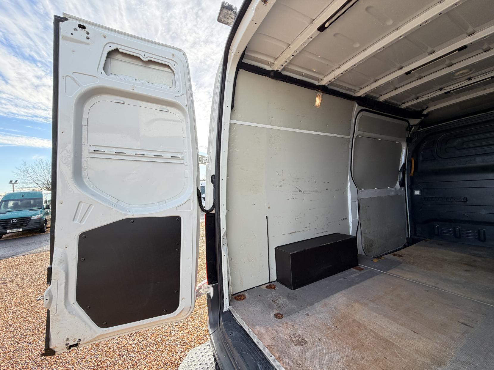 Mercedes-Benz Sprinter 2.1 316 CDI Panel Van 5dr Diesel G-Tronic+ RWD L2 H2 Euro 6 (s/s) (163 ps)