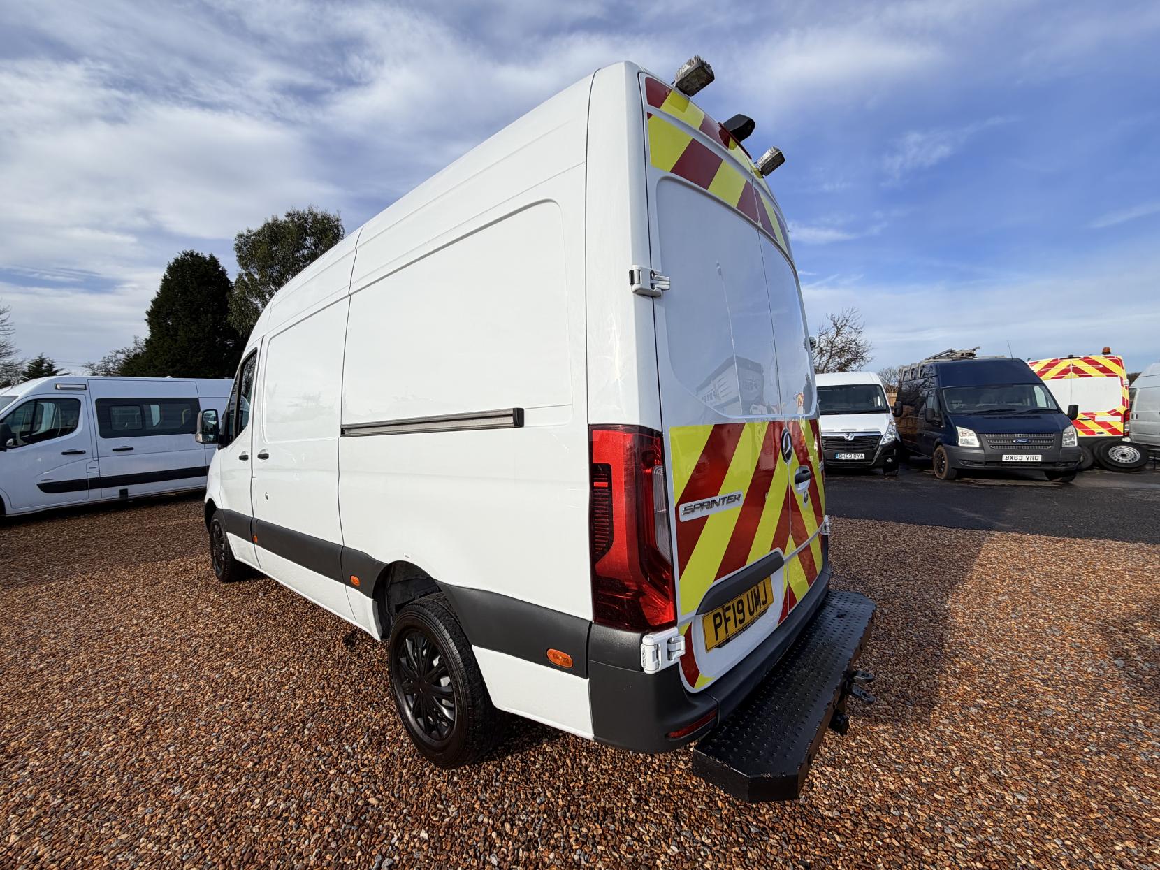 Mercedes-Benz Sprinter 2.1 316 CDI Panel Van 5dr Diesel G-Tronic+ RWD L2 H2 Euro 6 (s/s) (163 ps)