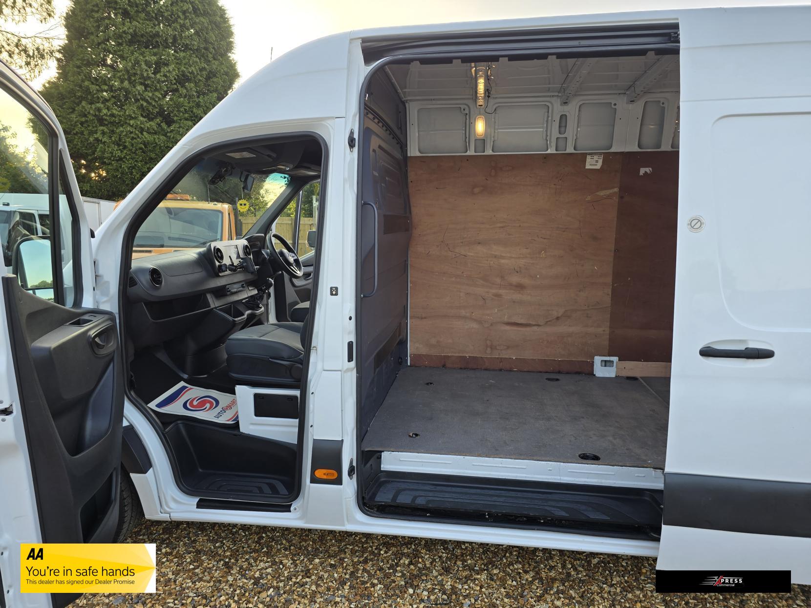 Mercedes-Benz Sprinter Sprinter 2.1 311 CDI Panel Van 5dr Diesel Manual RWD L3 H2 Euro 6 (114 ps)