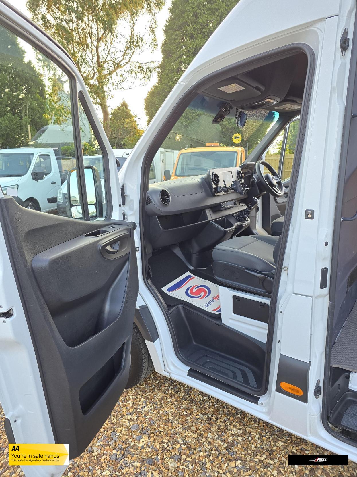 Mercedes-Benz Sprinter Sprinter 2.1 311 CDI Panel Van 5dr Diesel Manual RWD L3 H2 Euro 6 (114 ps)