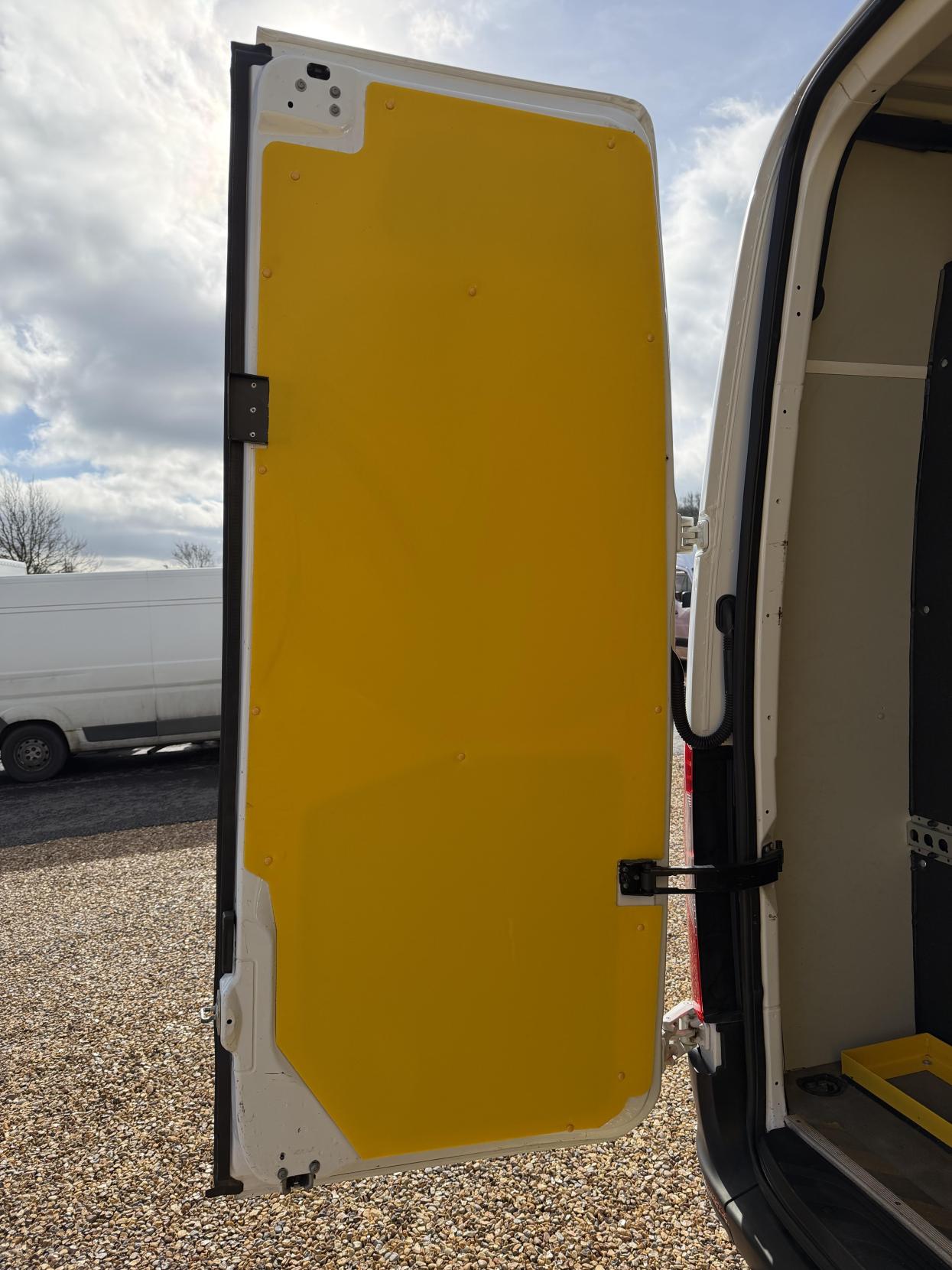 Mercedes-Benz Sprinter 2.1 316 CDI Panel Van 5dr Diesel Manual RWD L2 H2 Euro 6 (163 ps)