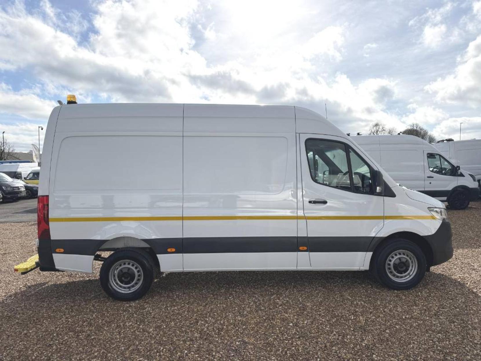 Mercedes-Benz Sprinter 2.1 316 CDI Panel Van 5dr Diesel Manual RWD L2 H2 Euro 6 (163 ps)