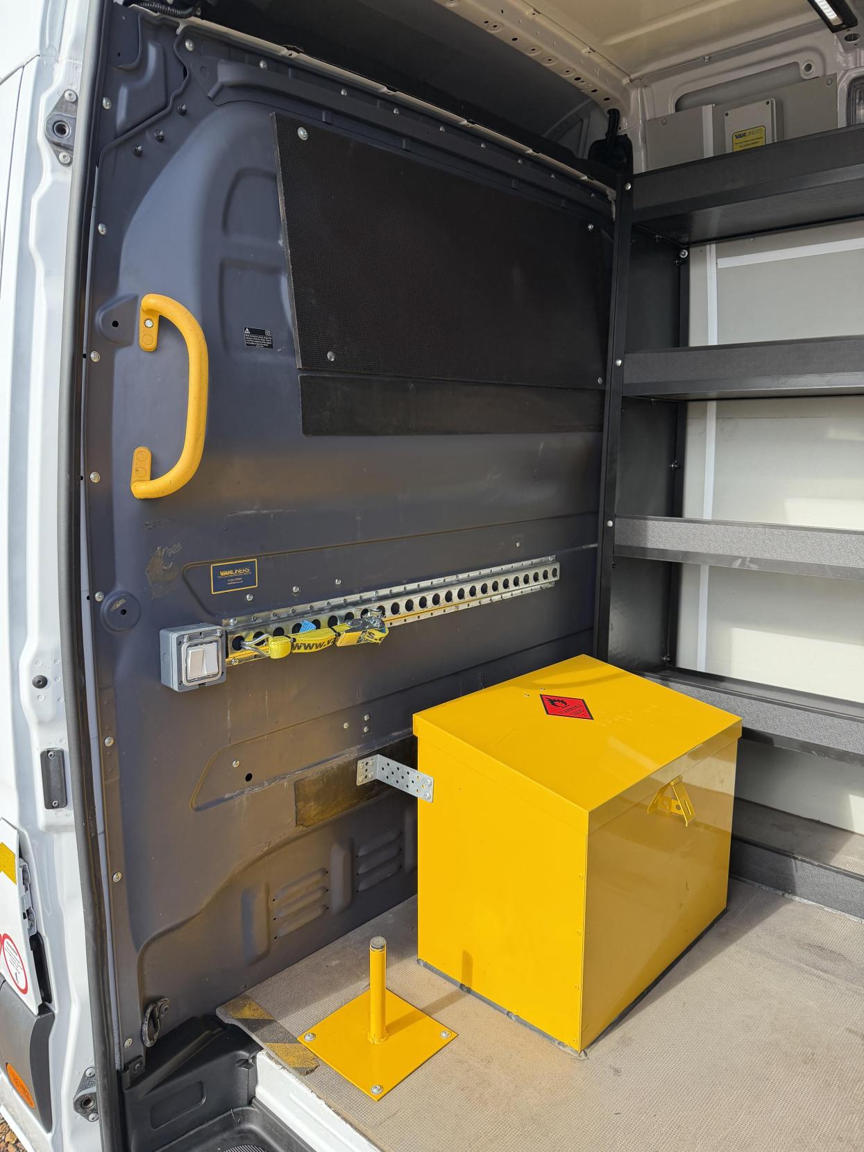 Mercedes-Benz Sprinter 2.1 316 CDI Panel Van 5dr Diesel Manual RWD L2 H2 Euro 6 (163 ps)