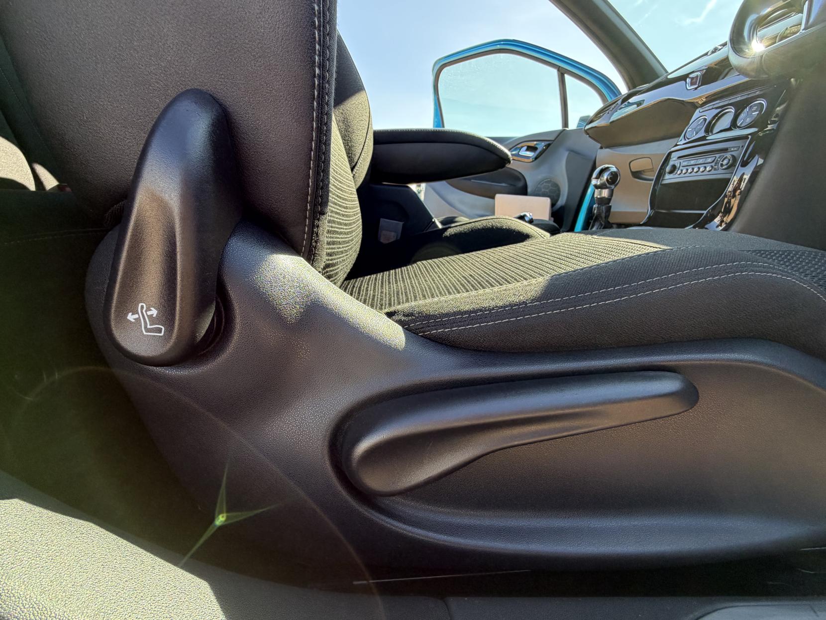 Citroen DS3 1.6 VTi DStyle Plus Hatchback 3dr Petrol Manual Euro 5 (120 ps)