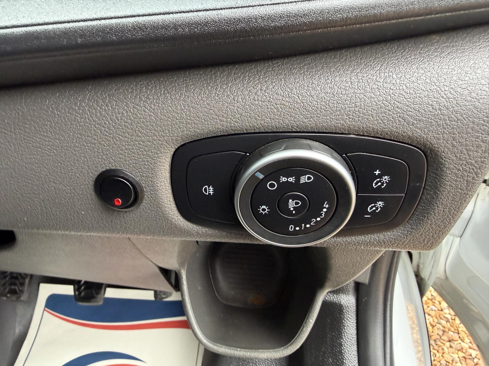 Ford Transit Custom 2.0 280 EcoBlue Leader Crew Van Double Cab 5dr Diesel Manual L1 H1 Euro 6 (s/s) (105 ps)