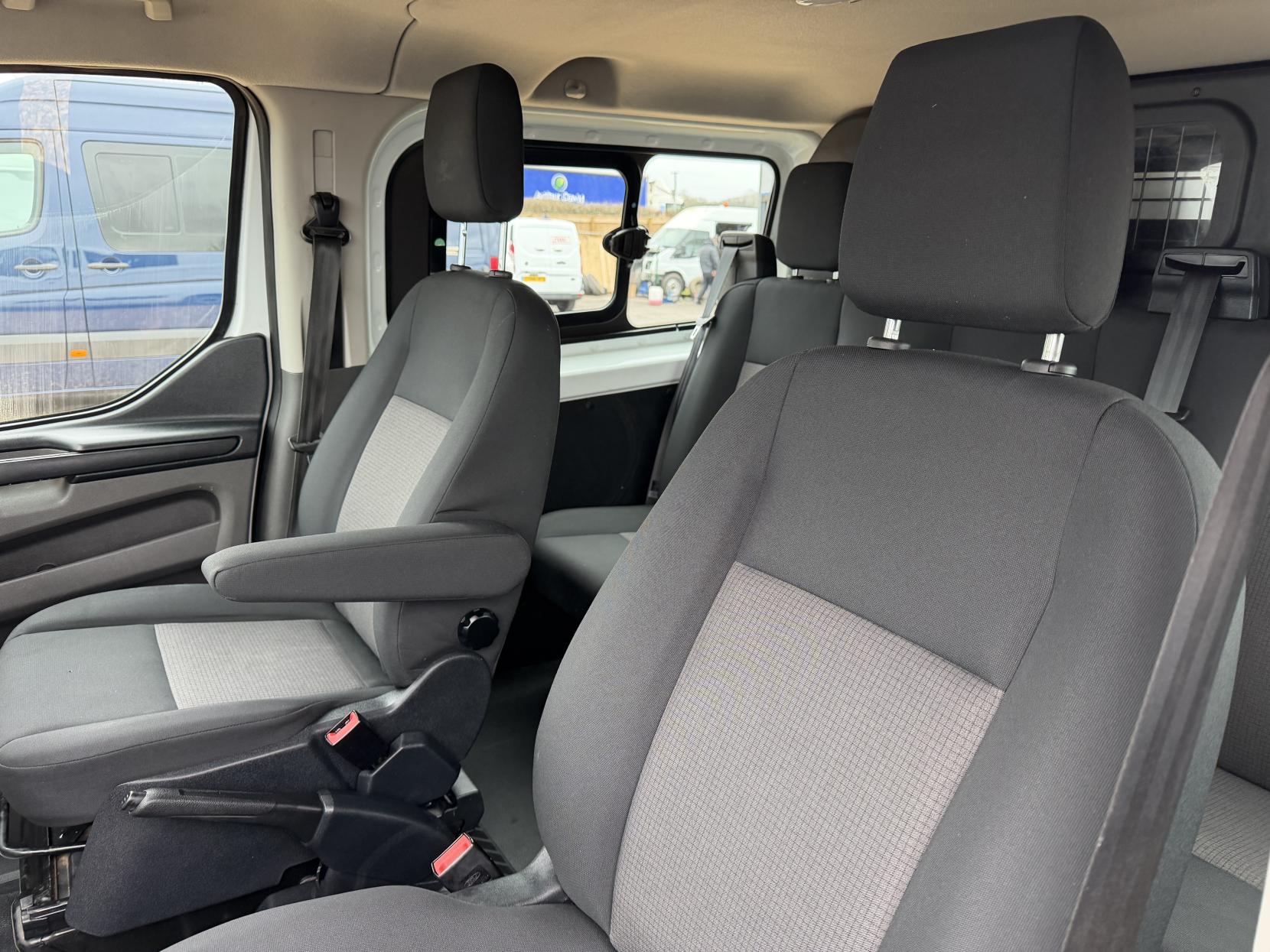 Ford Transit Custom 2.0 280 EcoBlue Leader Crew Van Double Cab 5dr Diesel Manual L1 H1 Euro 6 (s/s) (105 ps)