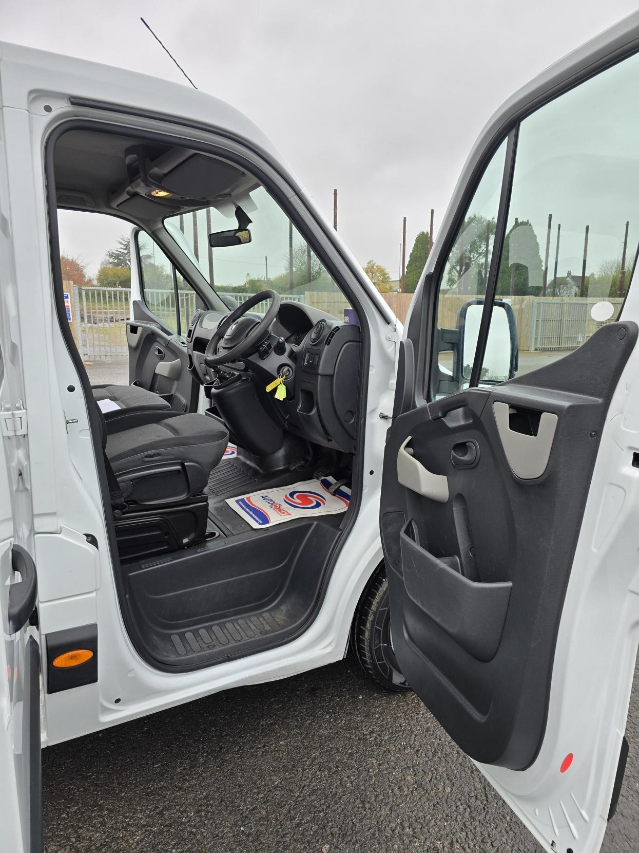 Renault Master 2.3 dCi 35 Business Tipper Double Cab 4dr Diesel Manual RWD LWB Euro 5 (TRW) (125 ps)