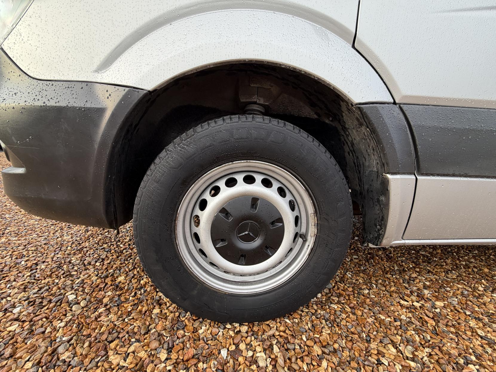 Mercedes-Benz Sprinter 2.1 313 CDi BlueEFFICIENCY Panel Van 4dr Diesel Manual RWD L1 H3 (211 g/km, 129 bhp)