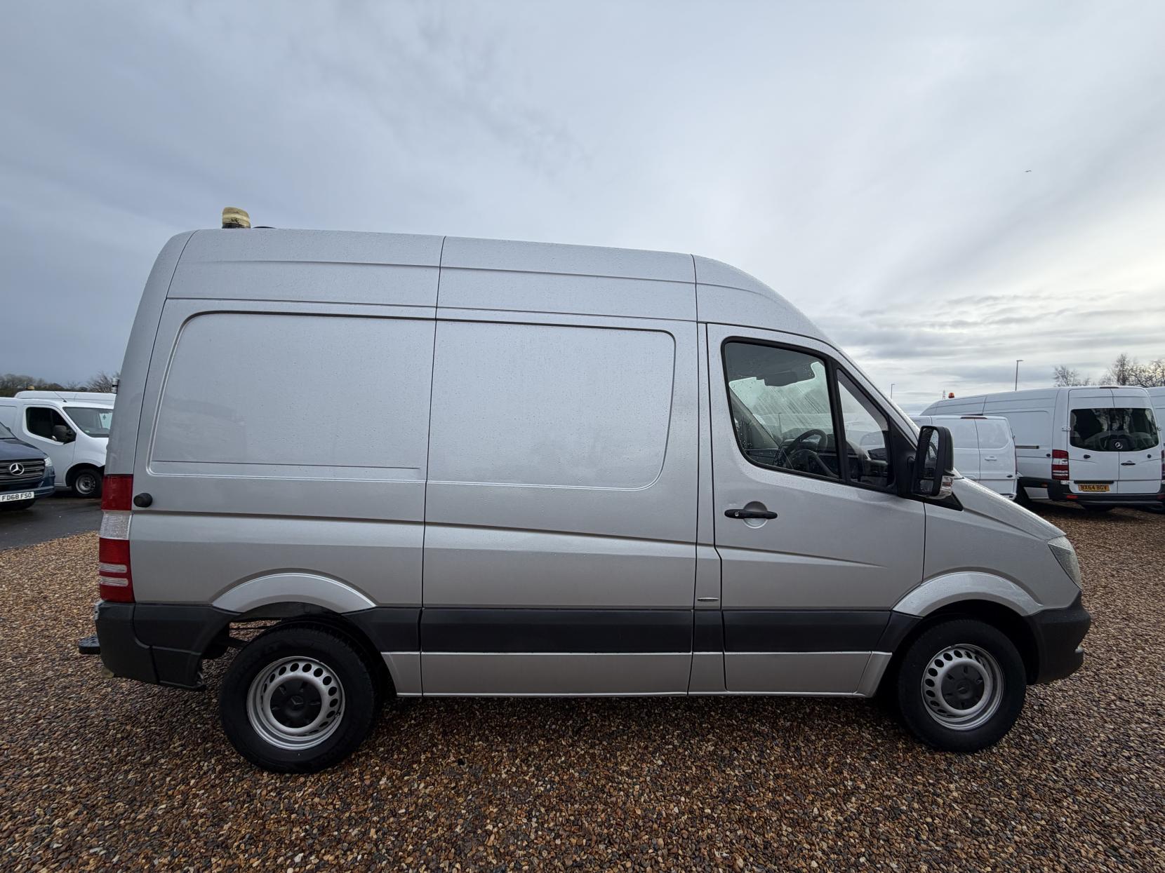 Mercedes-Benz Sprinter 2.1 313 CDi BlueEFFICIENCY Panel Van 4dr Diesel Manual RWD L1 H3 (211 g/km, 129 bhp)
