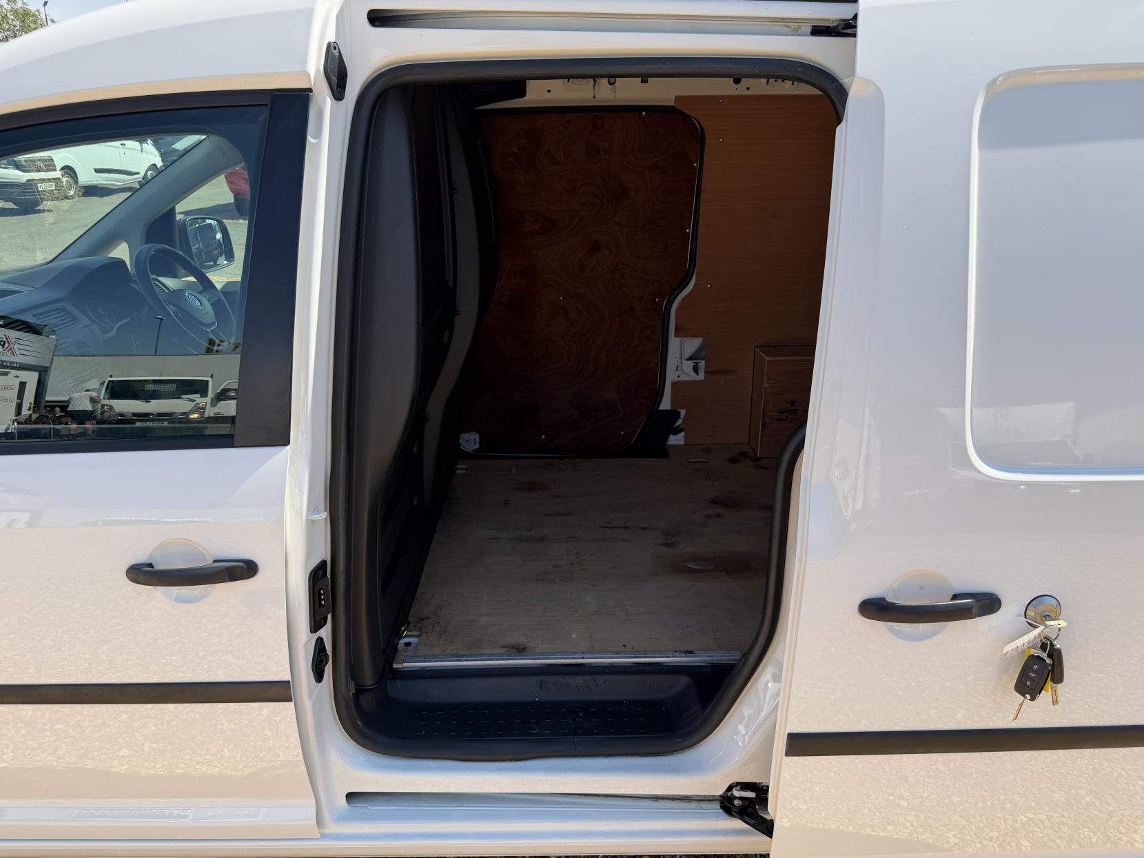 2019 Volkswagen Caddy Maxi 2.0 TDI C20 Startline Panel Van 6dr Diesel Manual LWB Euro 6 (s/s) (102 ps) - Thumbnail 22